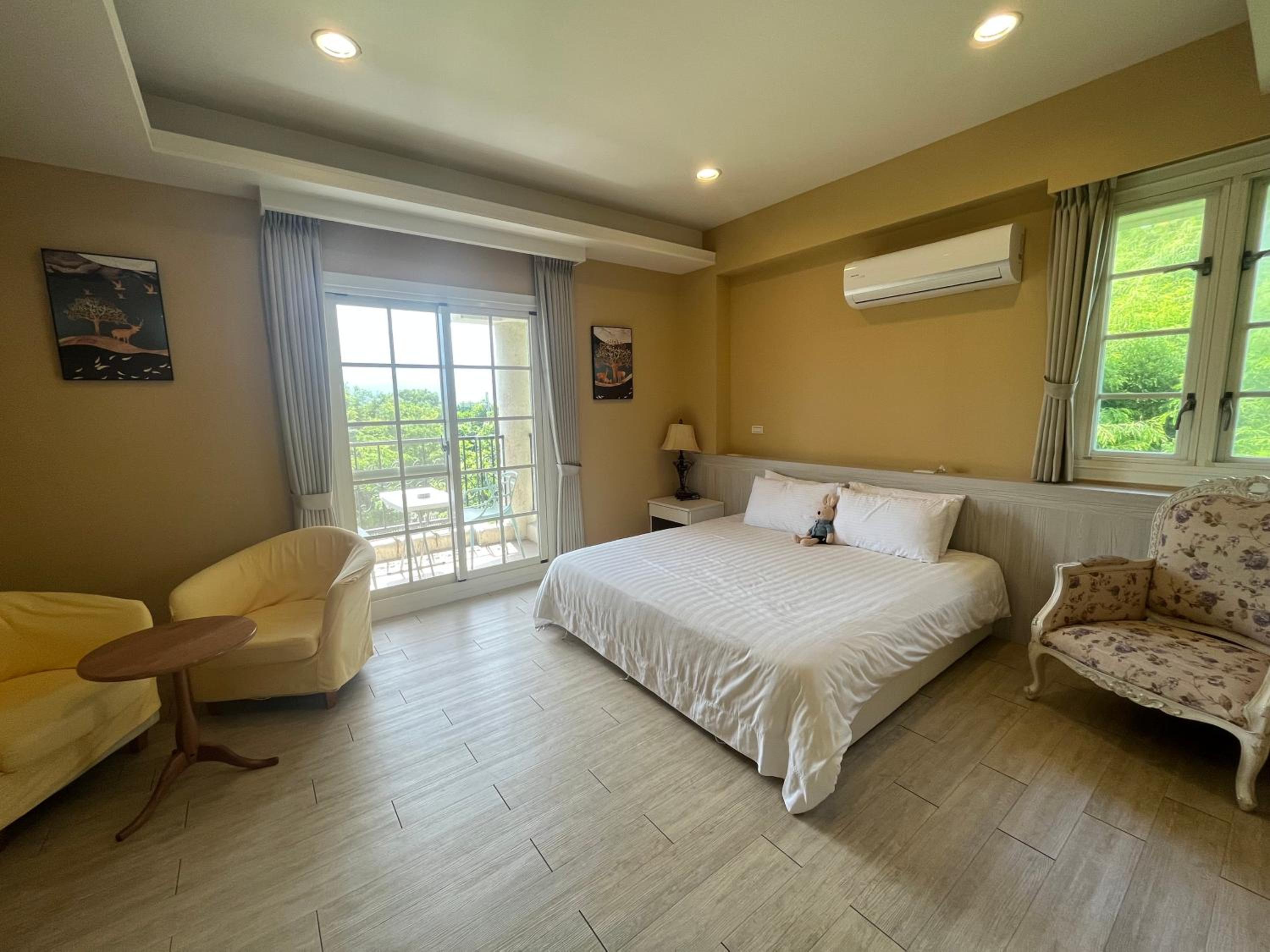 Deluxe Double Room with Balcony photo 1