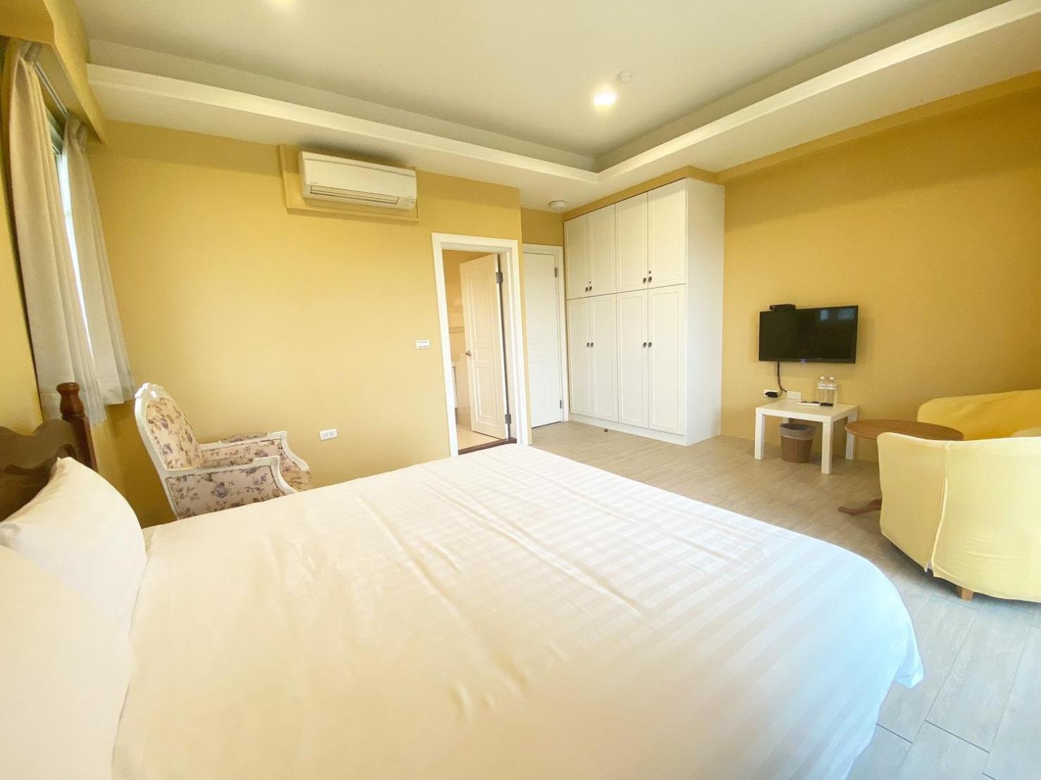 Deluxe Double Room with Balcony photo 2