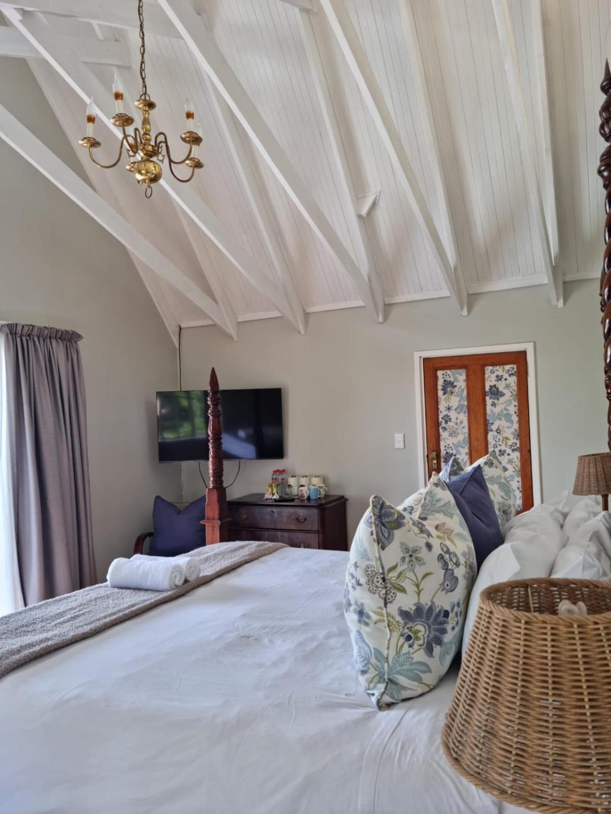 King Suite with Balcony photo 2