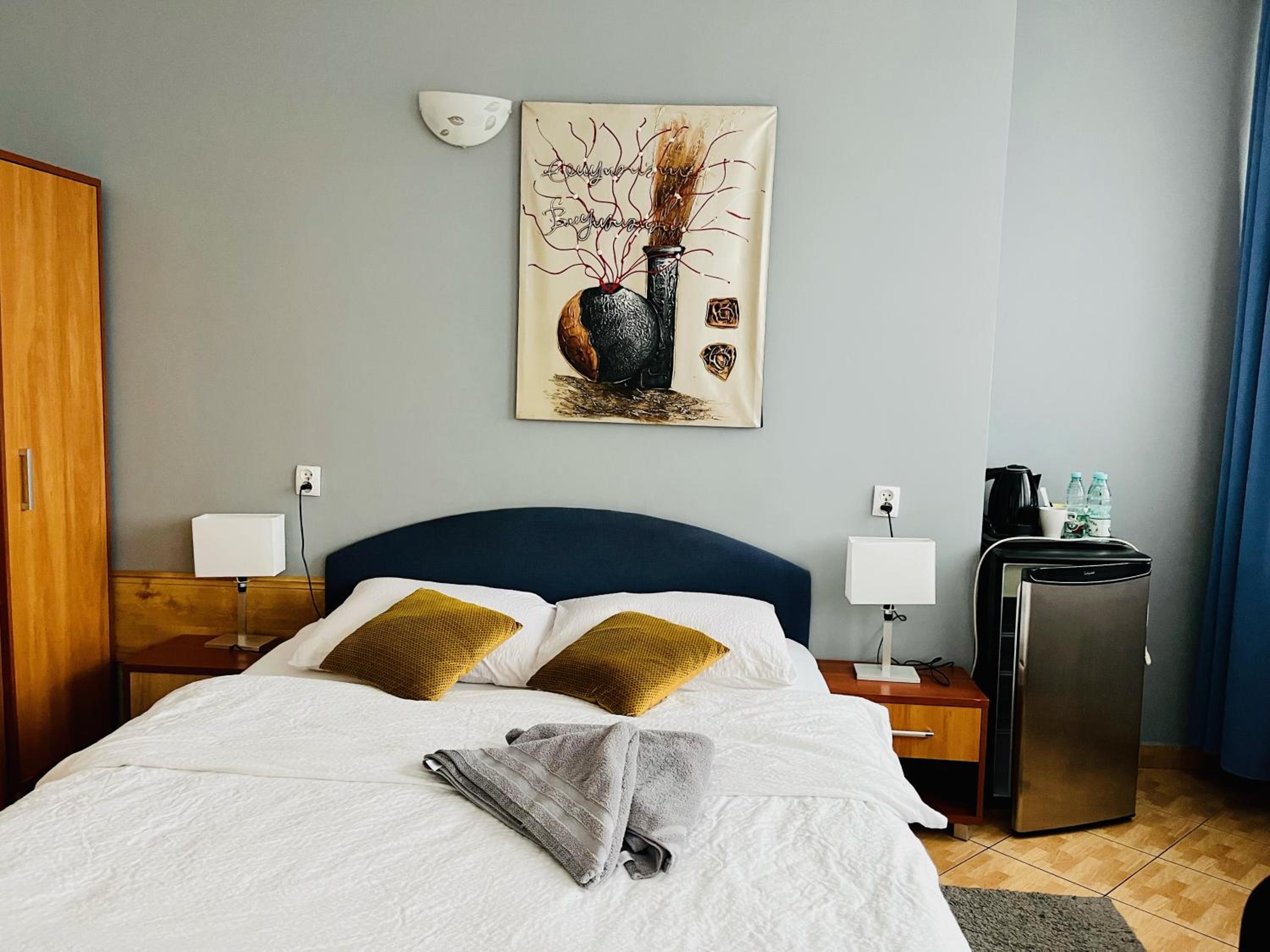 Double or Twin Room - Photo 6