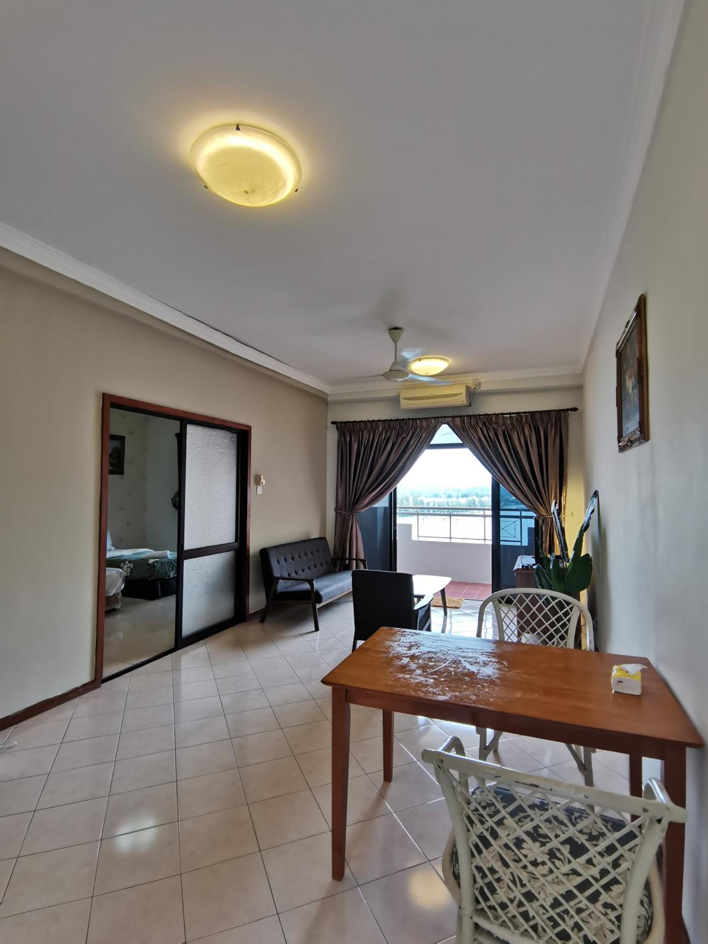 One-Bedroom Apartment - Photo 2