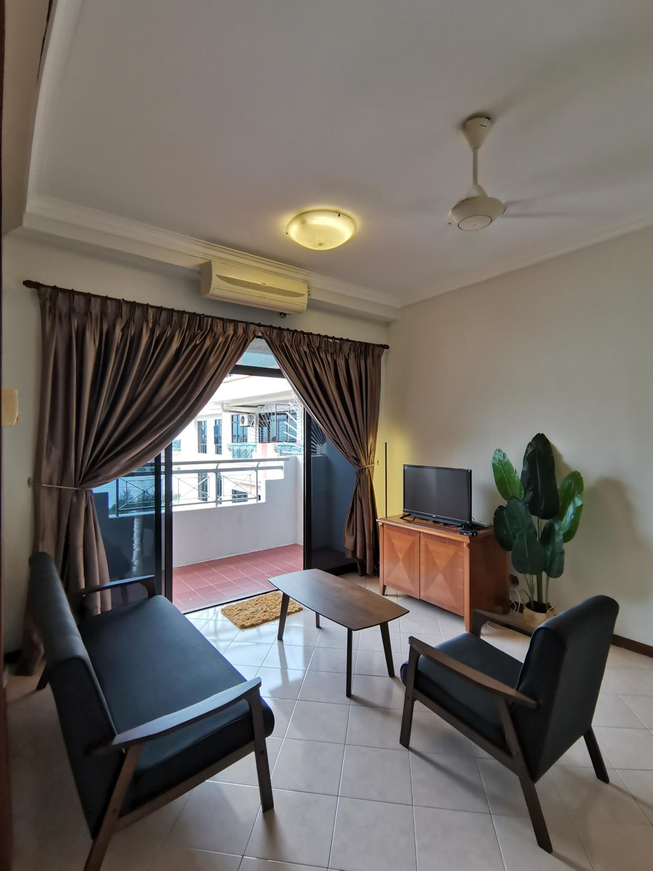 One-Bedroom Apartment - Photo 3