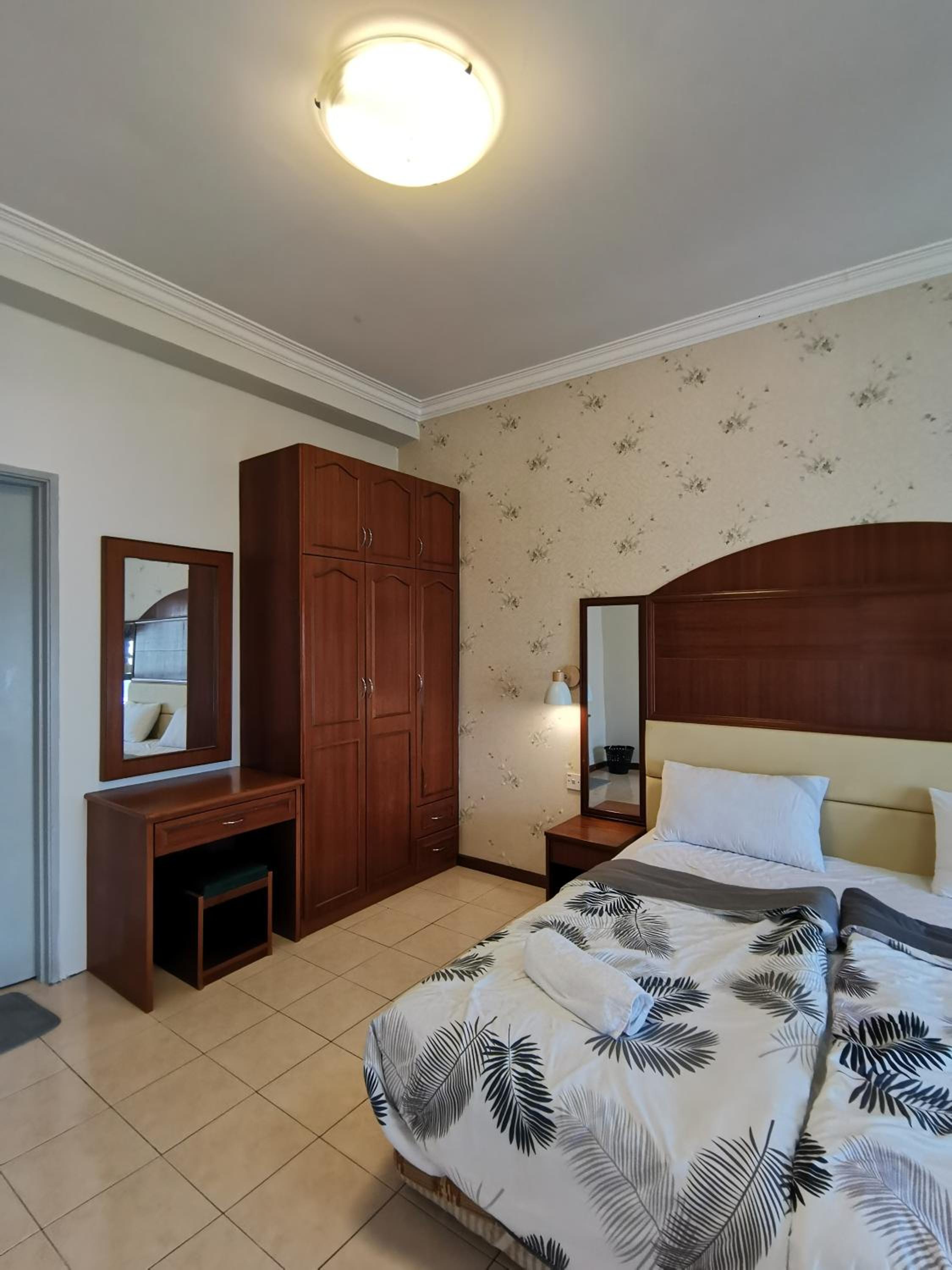One-Bedroom Apartment - Photo 11