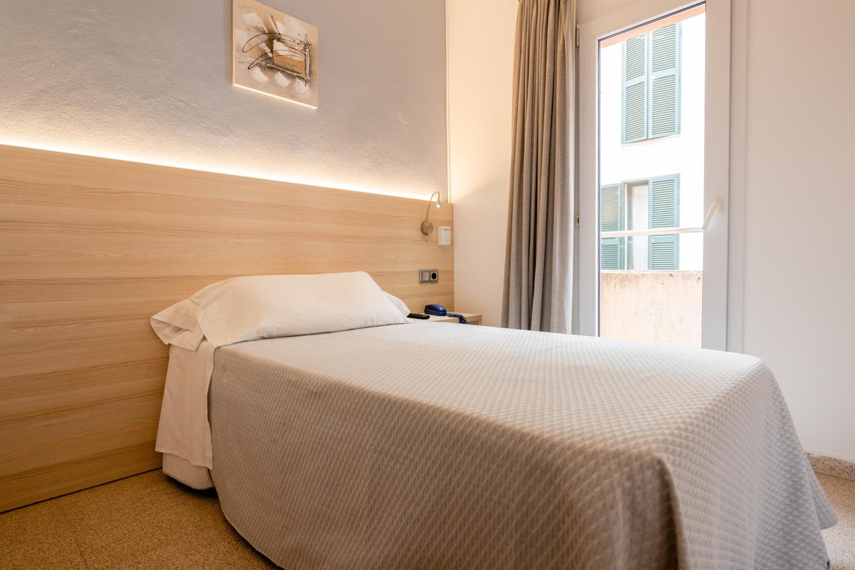 Single Room with Fan photo 3