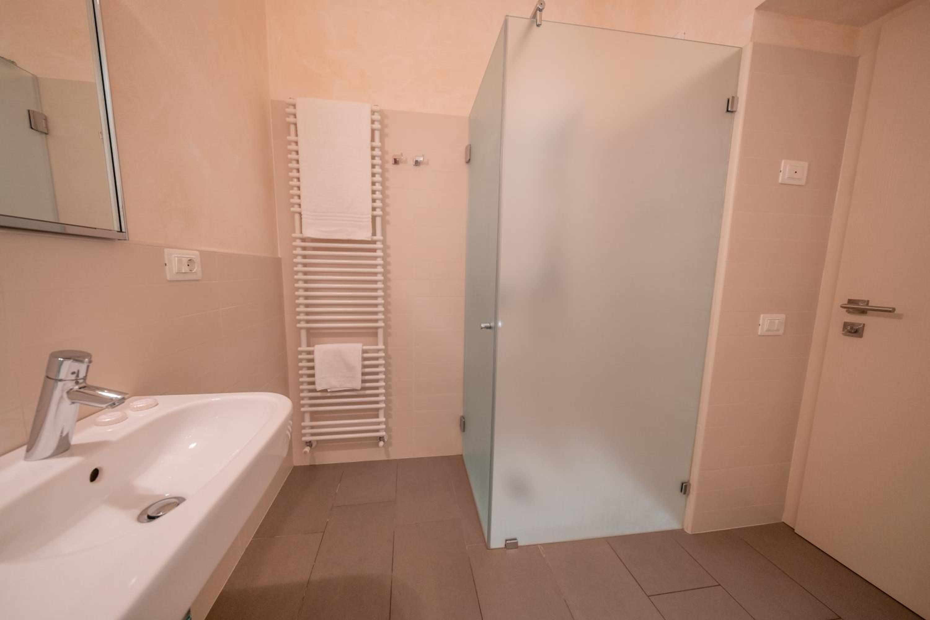 Quadruple Room - Photo 4