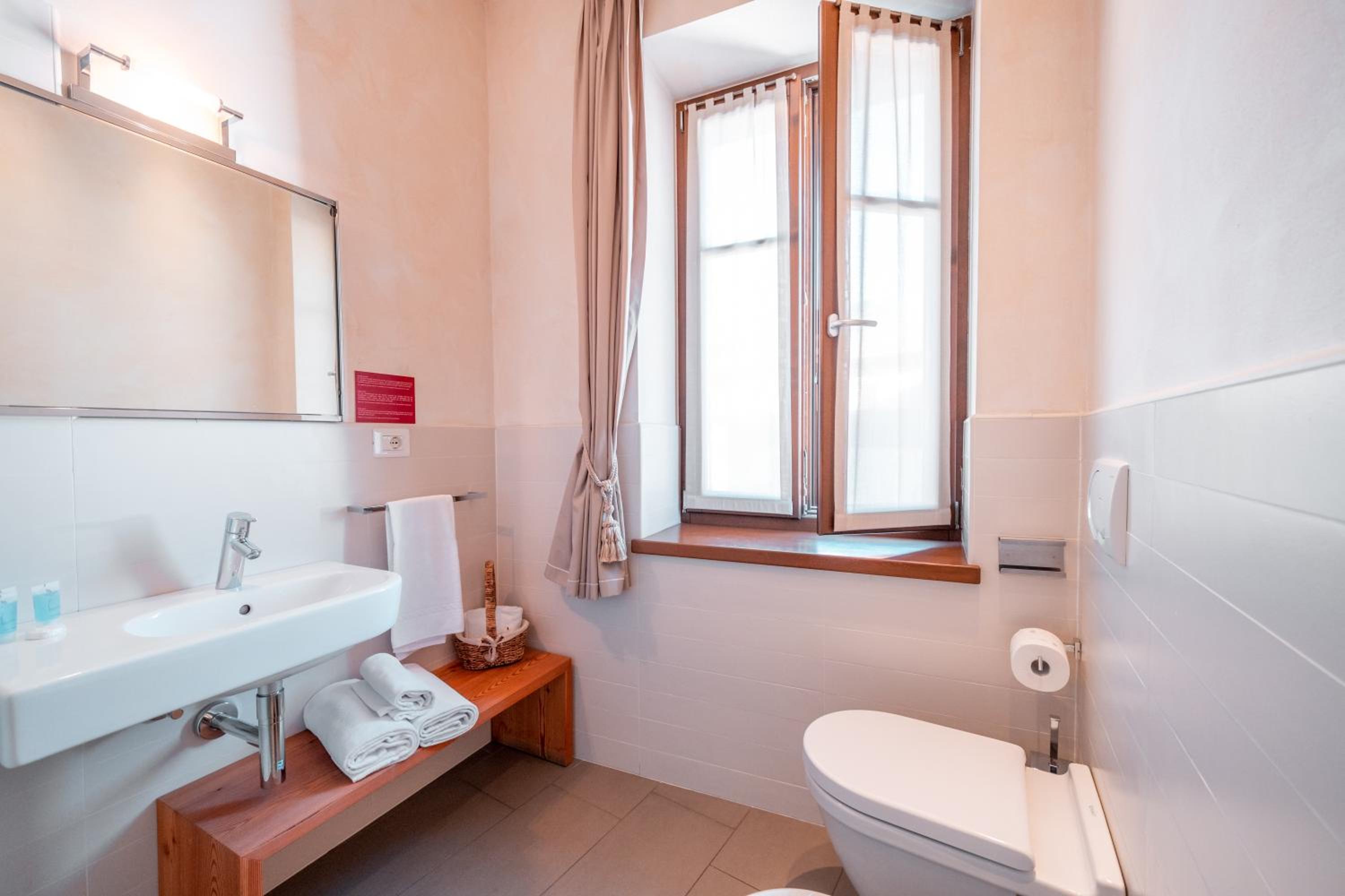 Double or Twin Room - Photo 7