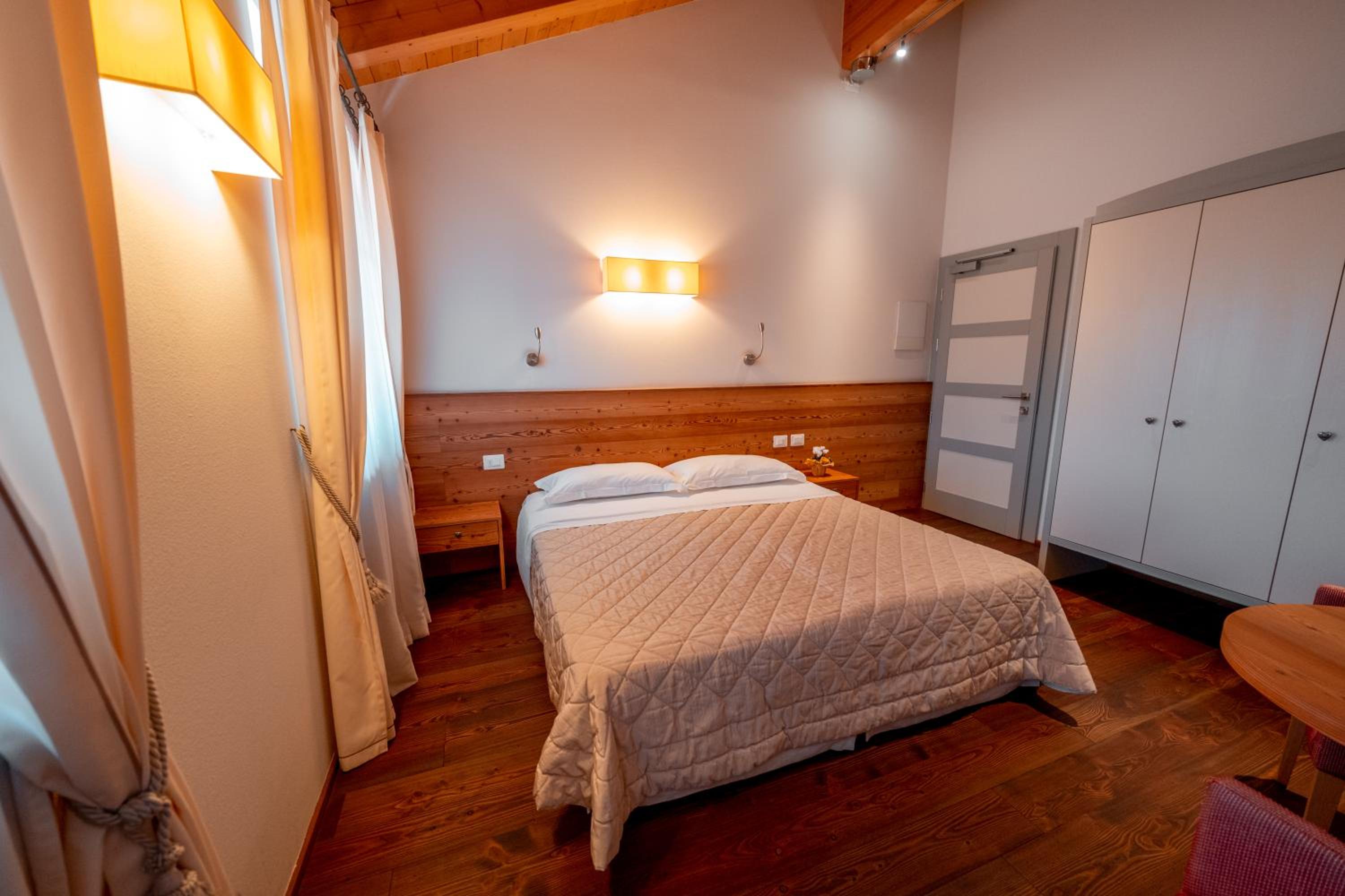 Double or Twin Room - Photo 2