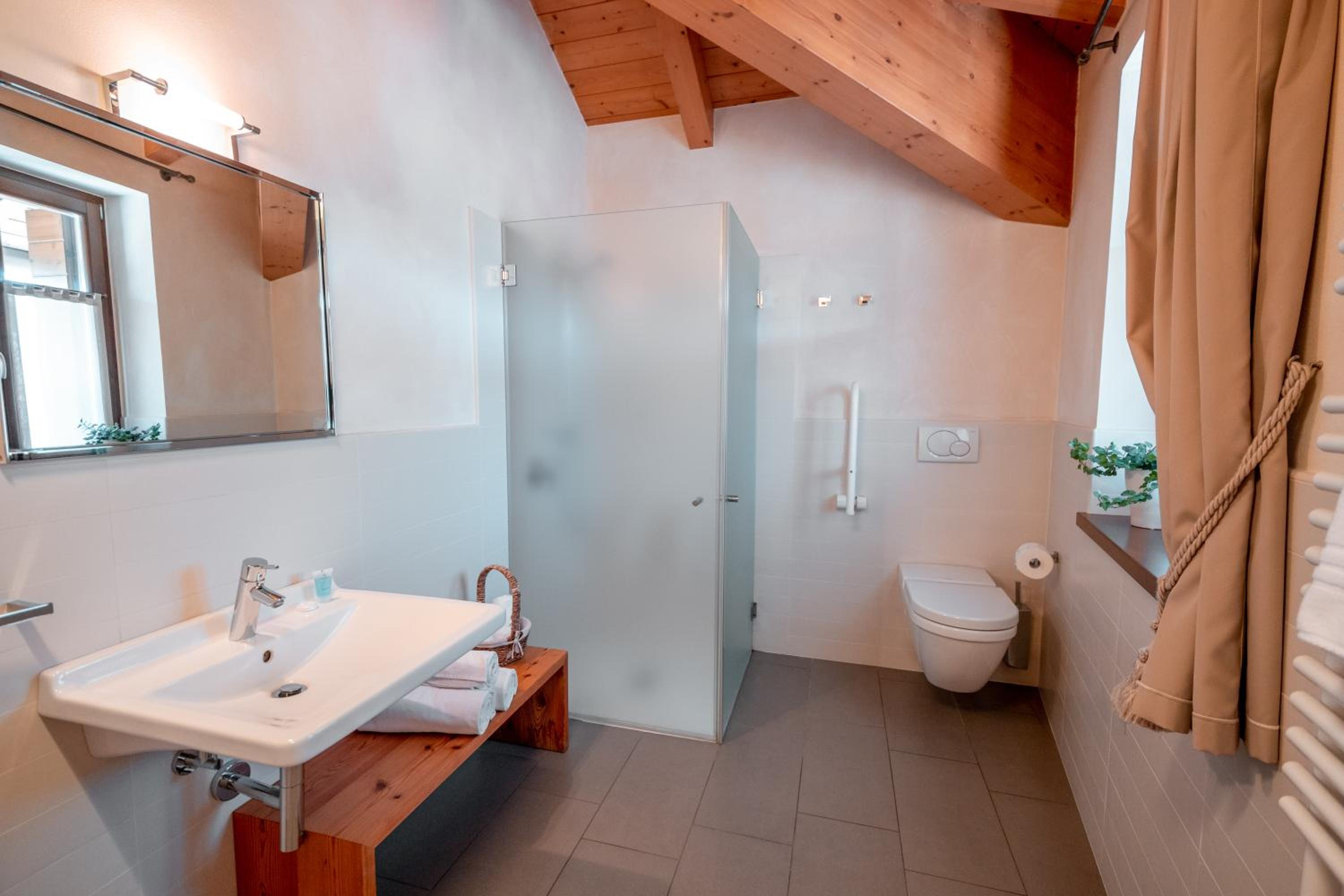Double or Twin Room - Photo 6