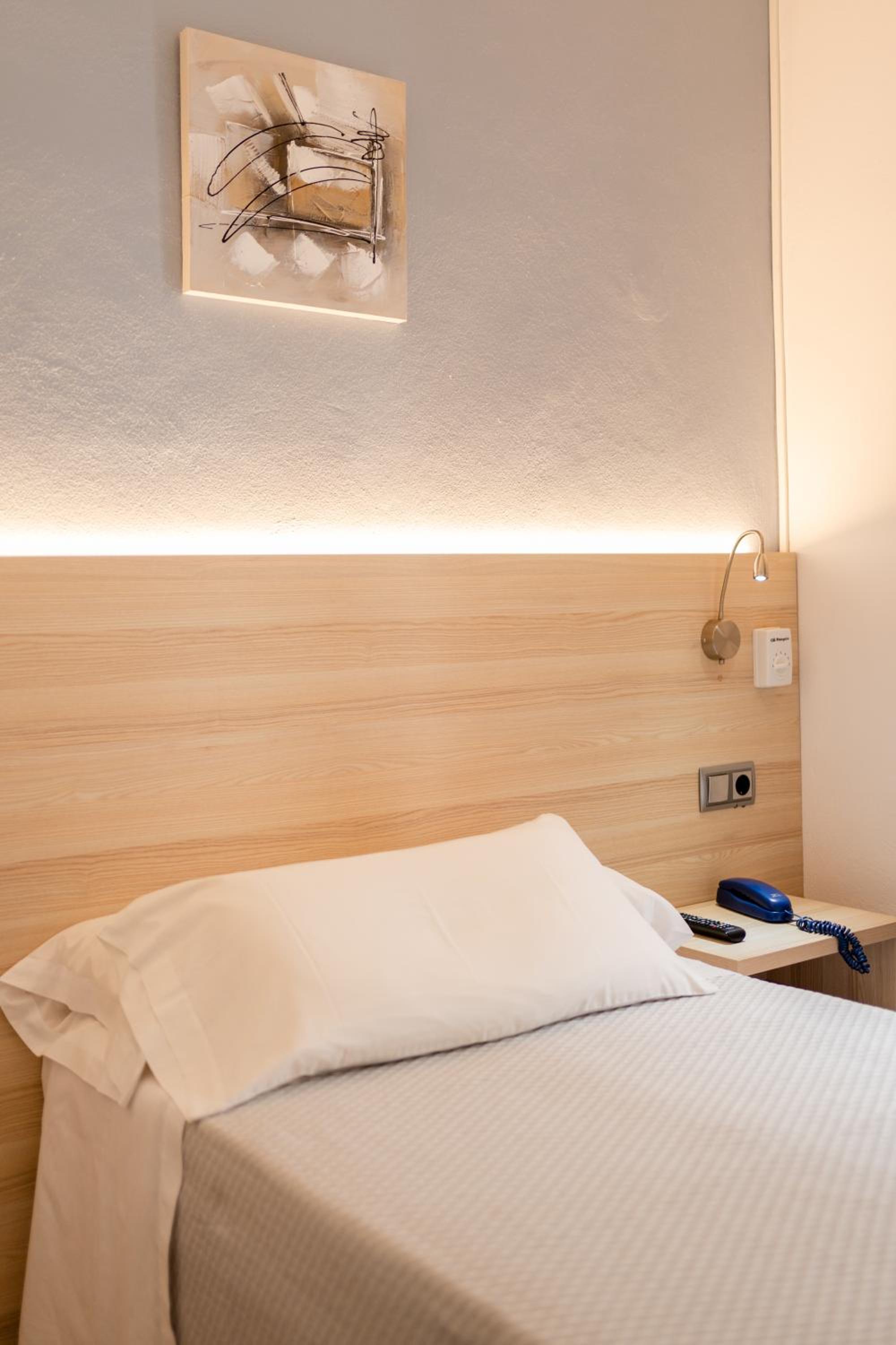 Single Room with Fan photo 2