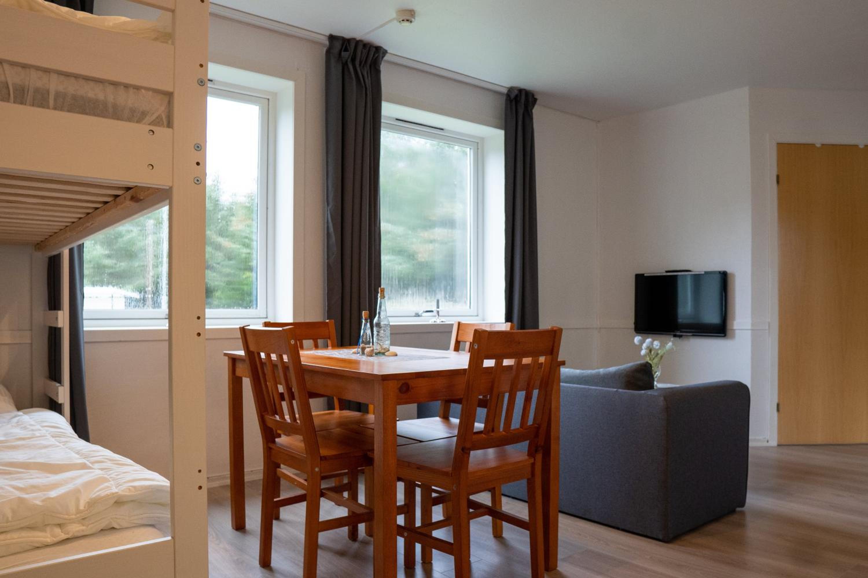One-Bedroom Apartment - Photo 3