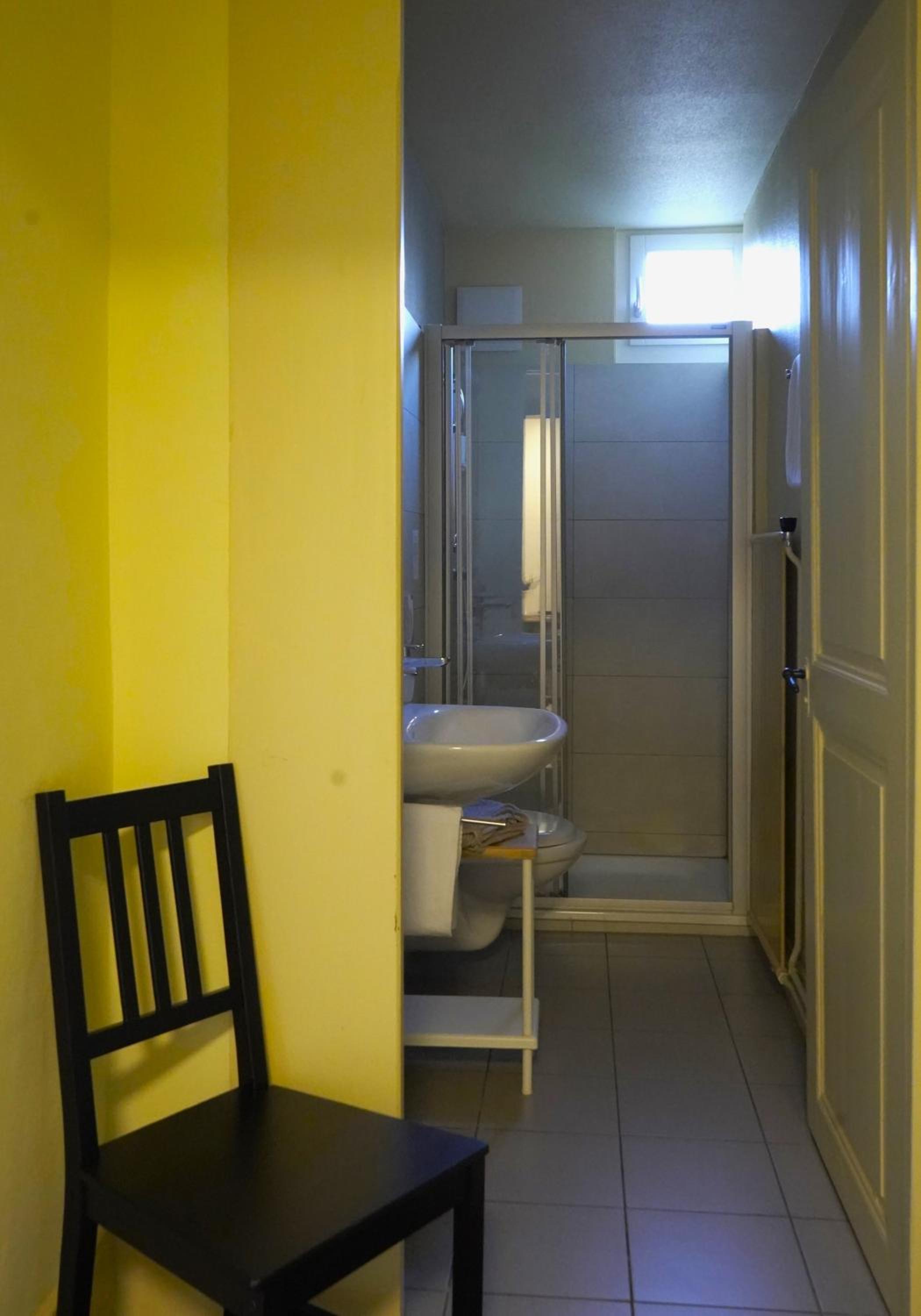 Single Room with Bathroom photo 3