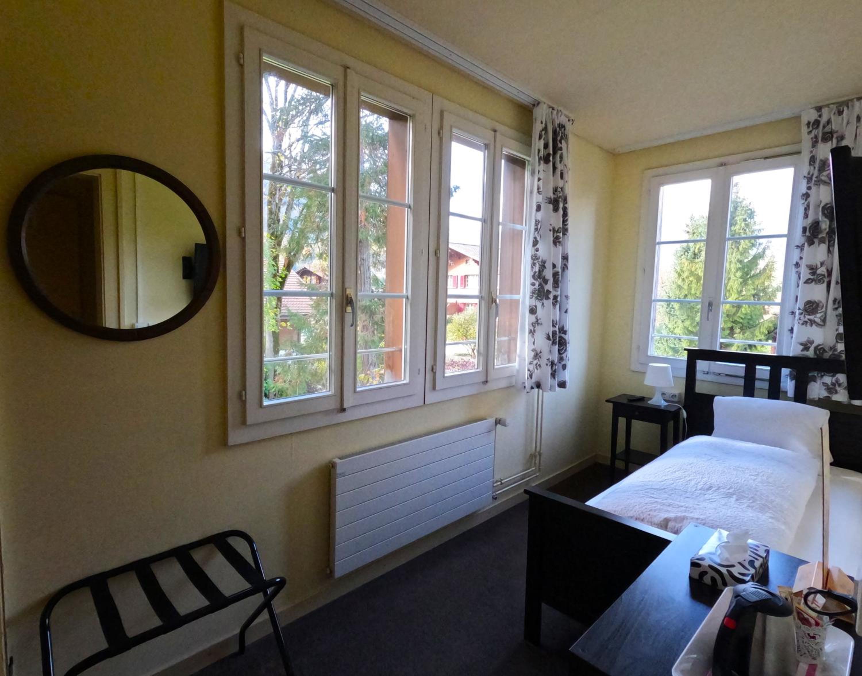 Single Room with Bathroom photo 2