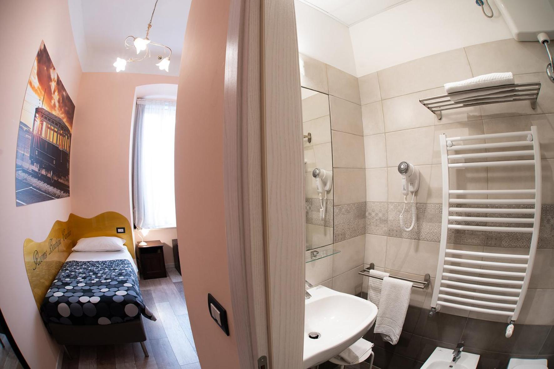 Single Room with Private Bathroom photo 3