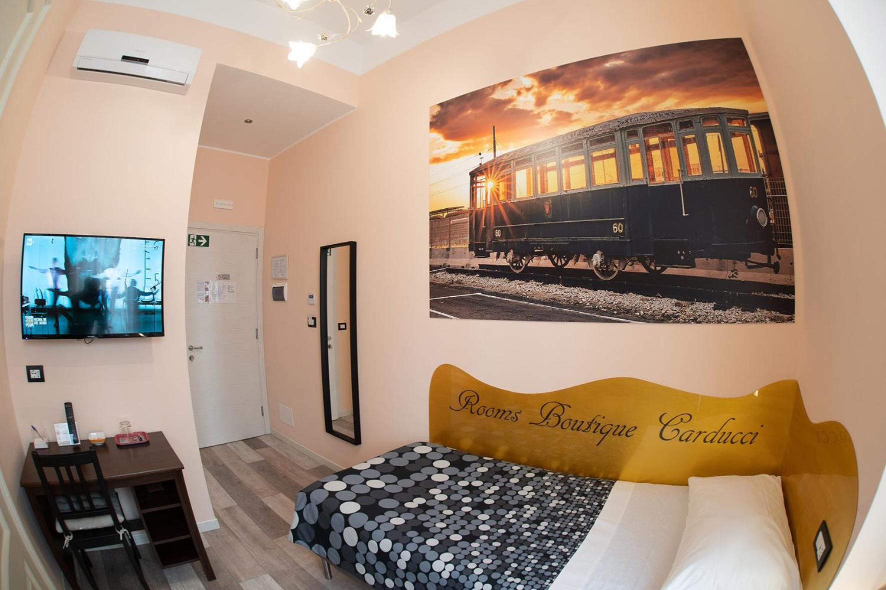Single Room with Private Bathroom photo 2