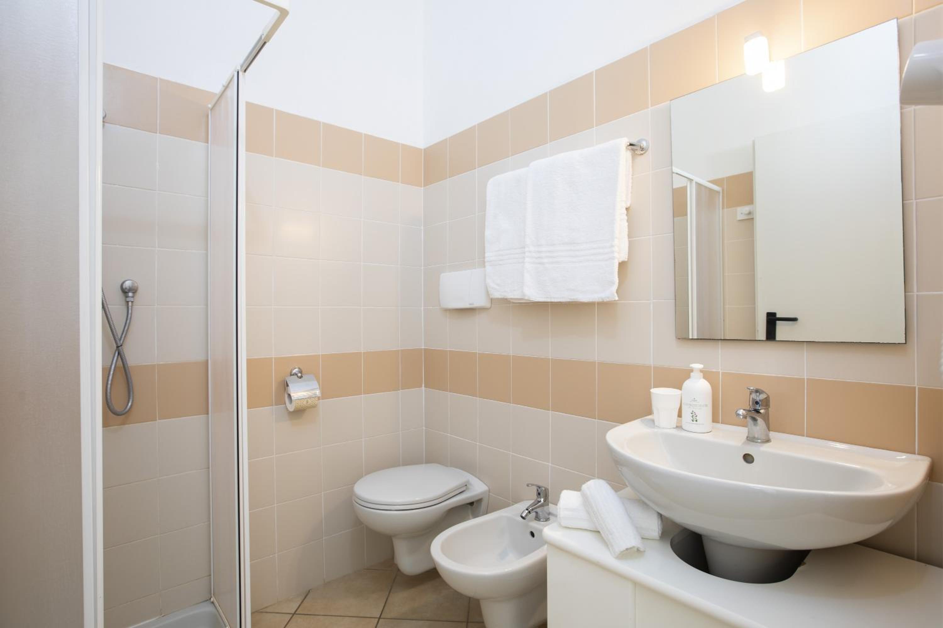 Double or Twin Room photo 2
