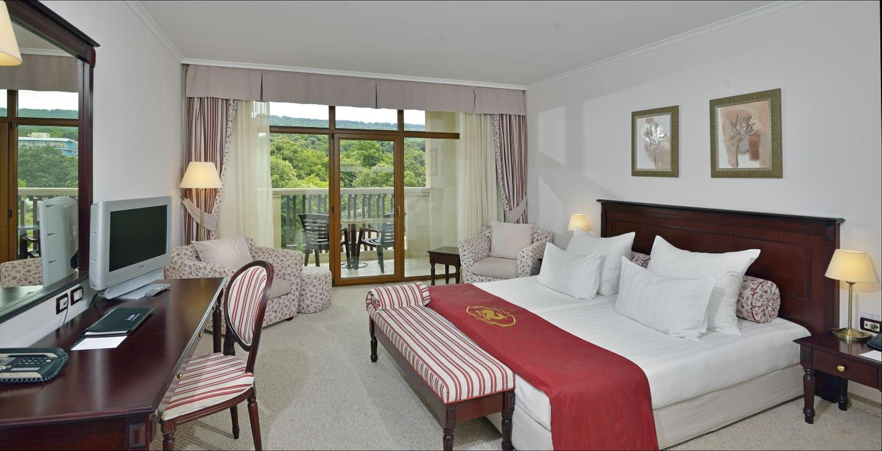 Standard Double or Twin Room with Park View - Photo 4