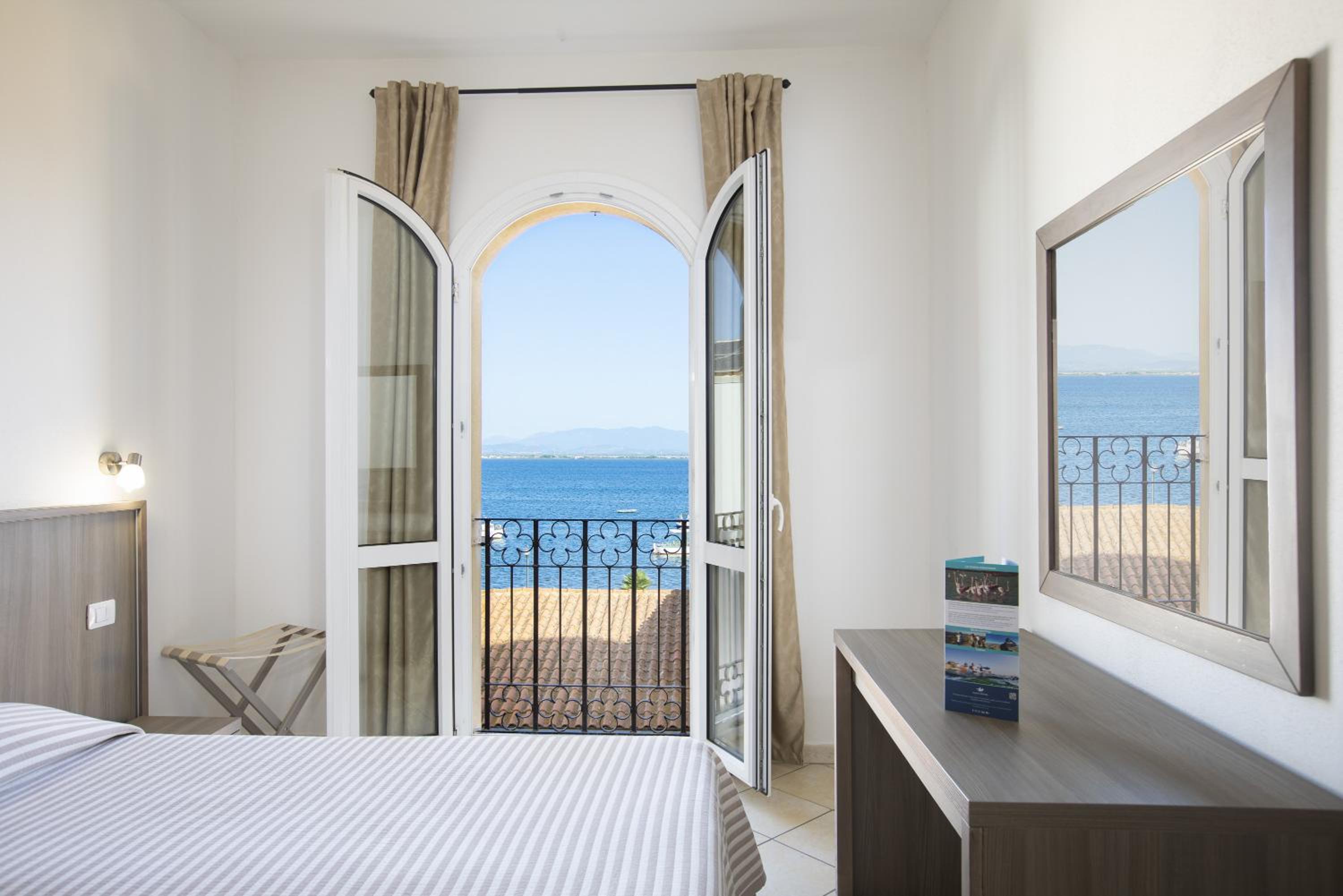 Comfort Double or Twin Room with Sea View photo 3