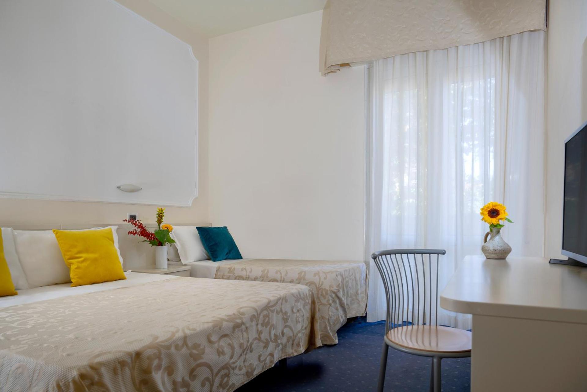 Standard Triple Room photo 2