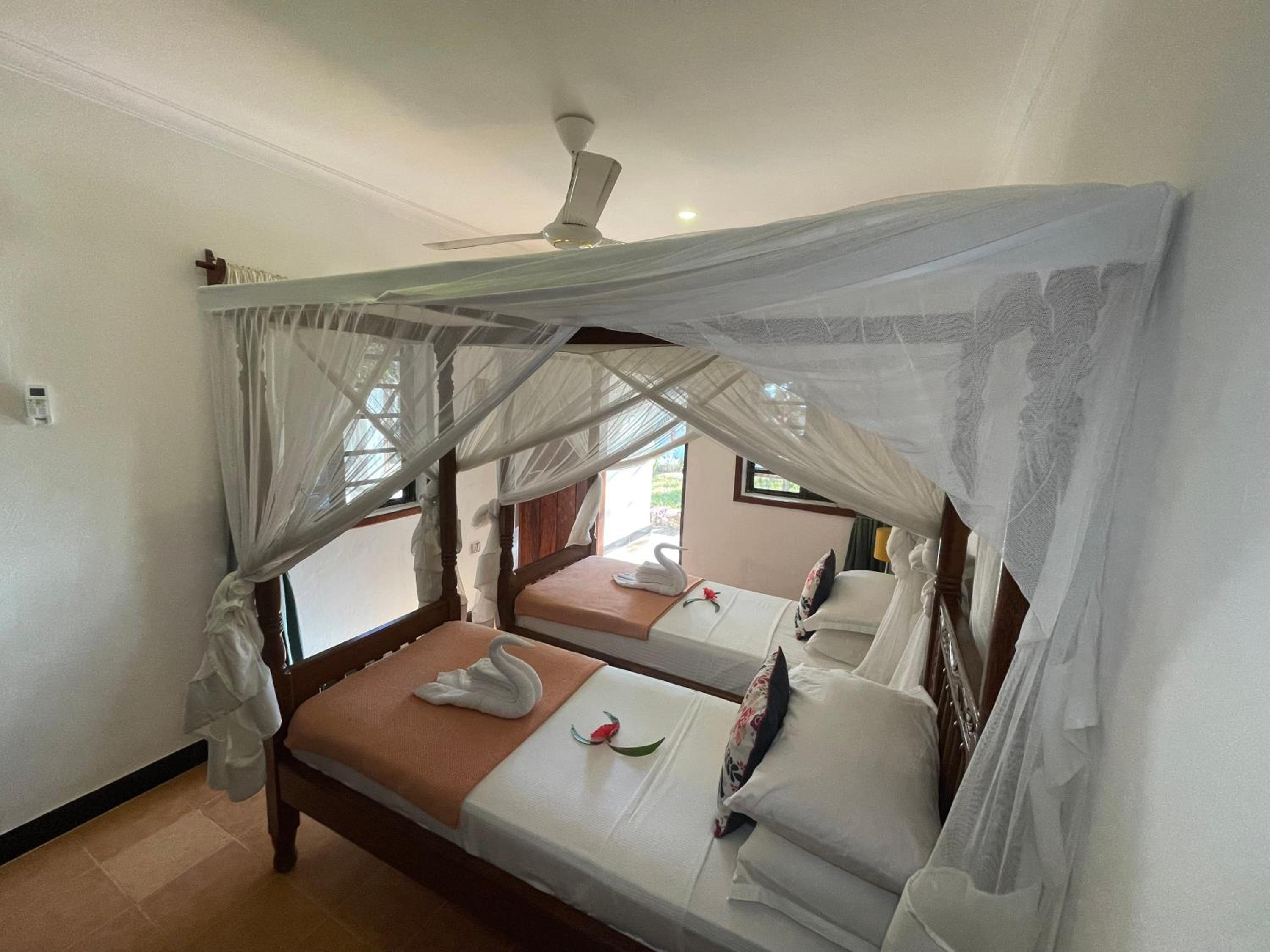 Twin Room with Sea and Garden View