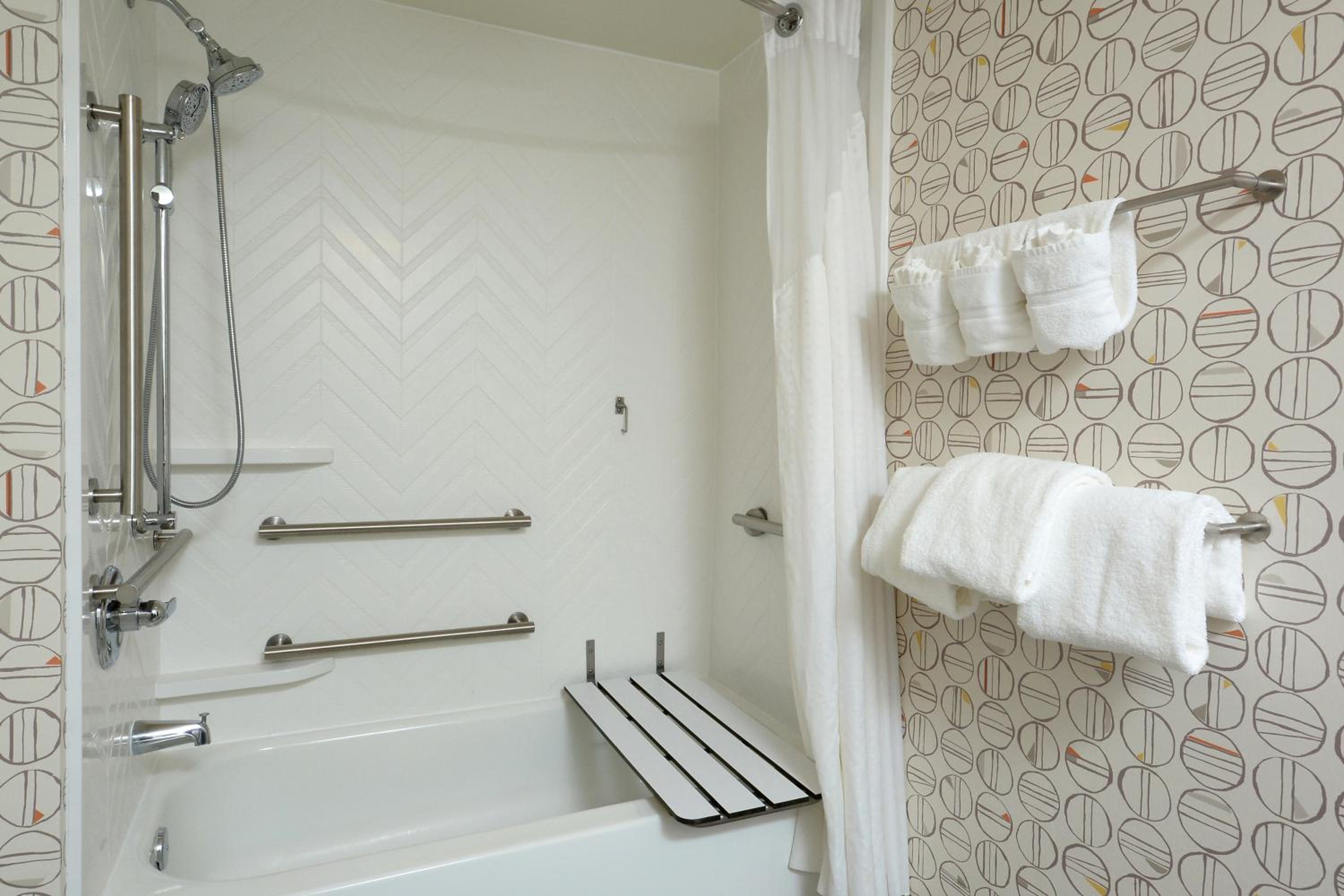 King Room - Disability Access - Photo 8