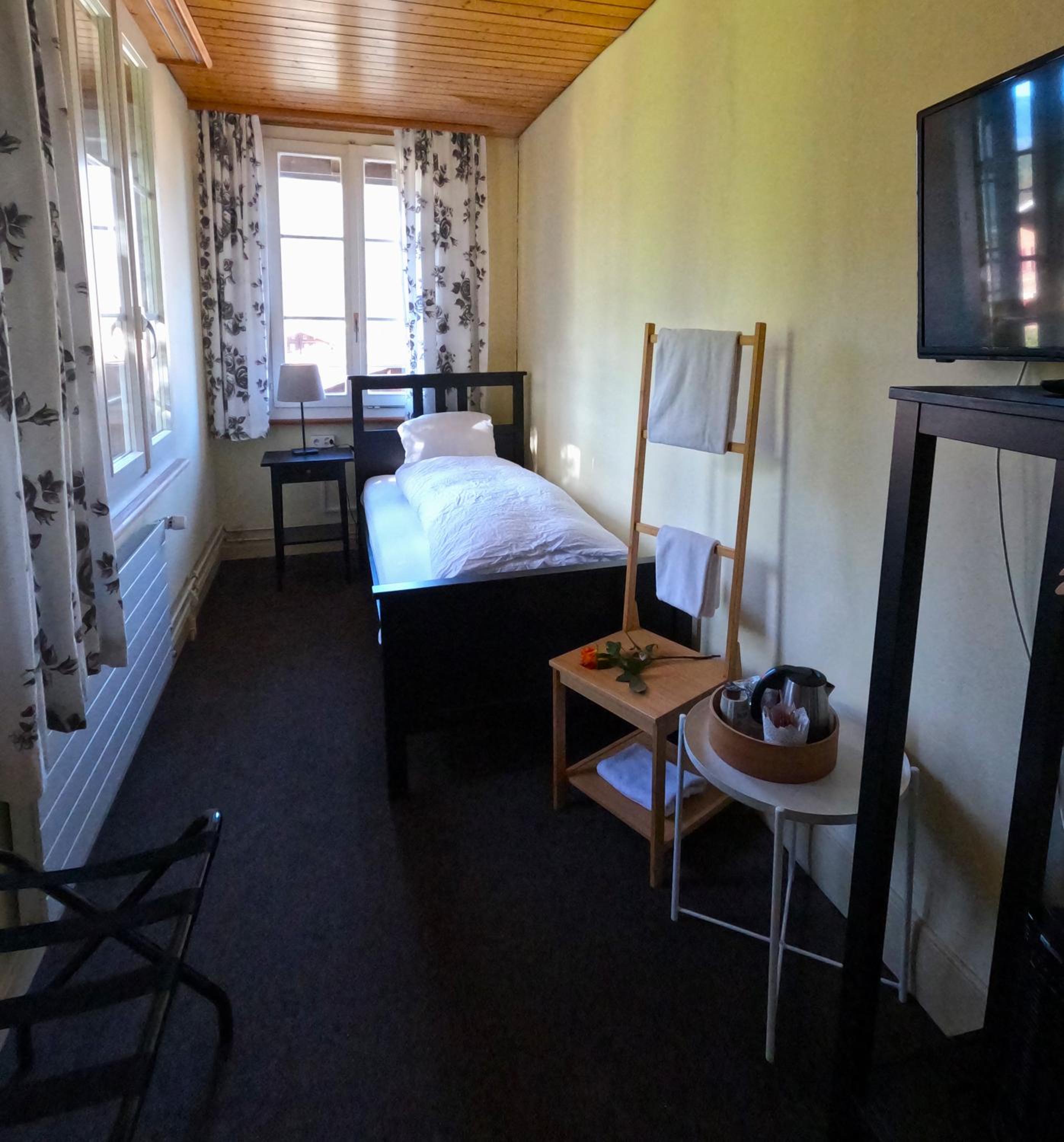 Standard Twin Room with Shared Bathroom photo 1