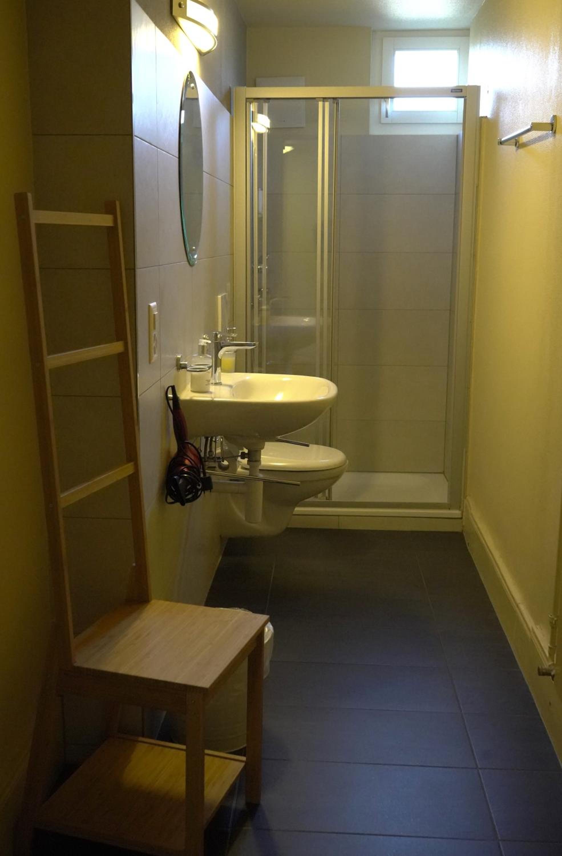Standard Twin Room with Shared Bathroom photo 3