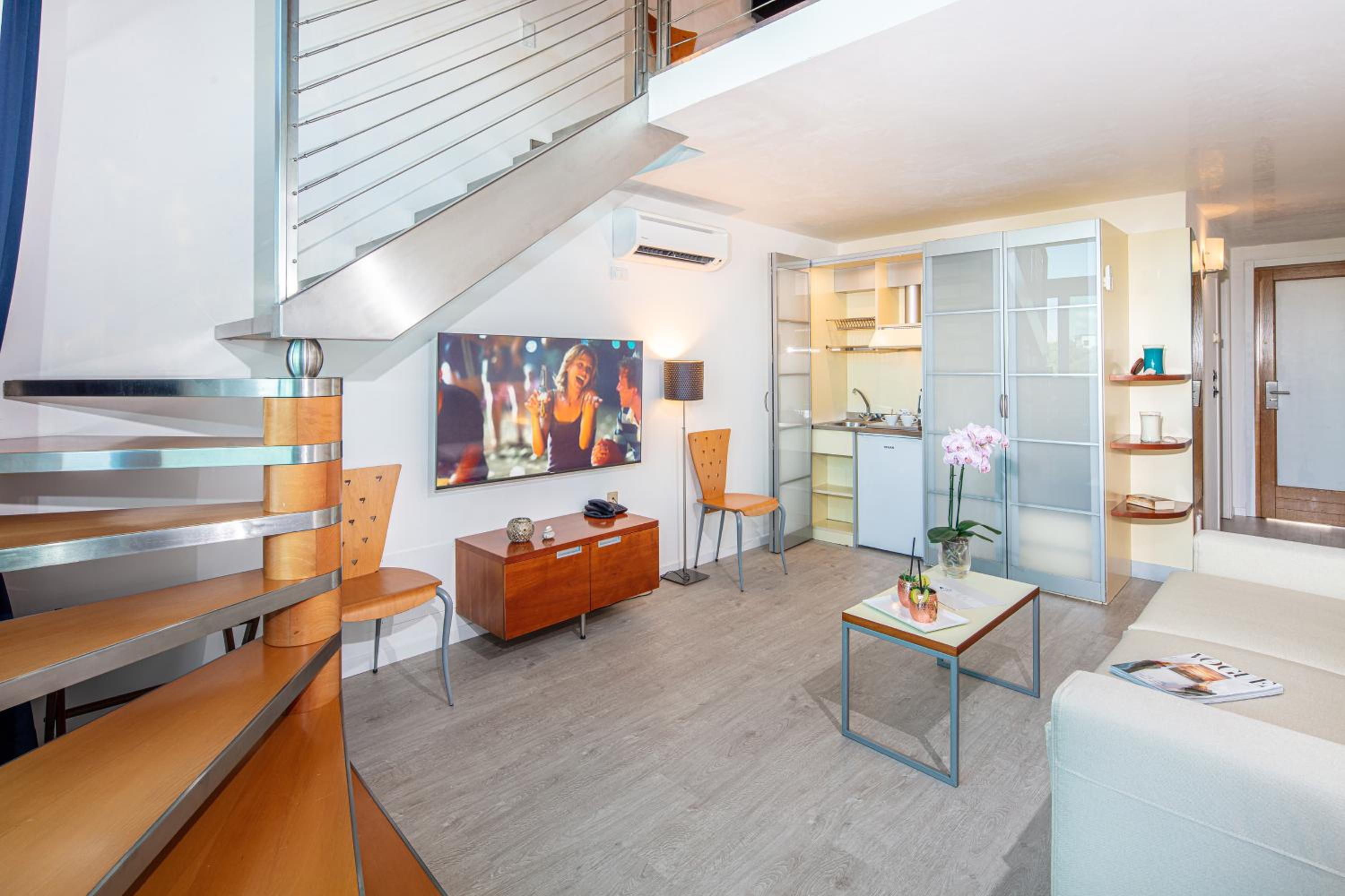 Suite (4 Adults) - Photo 9