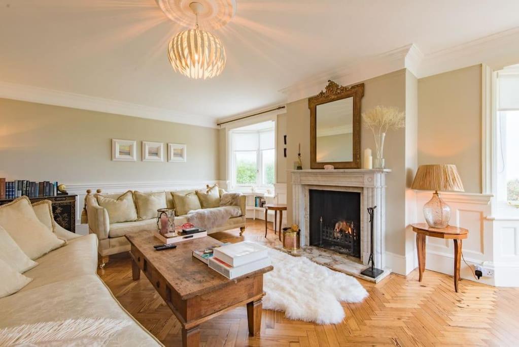 Four-Bedroom House photo 2