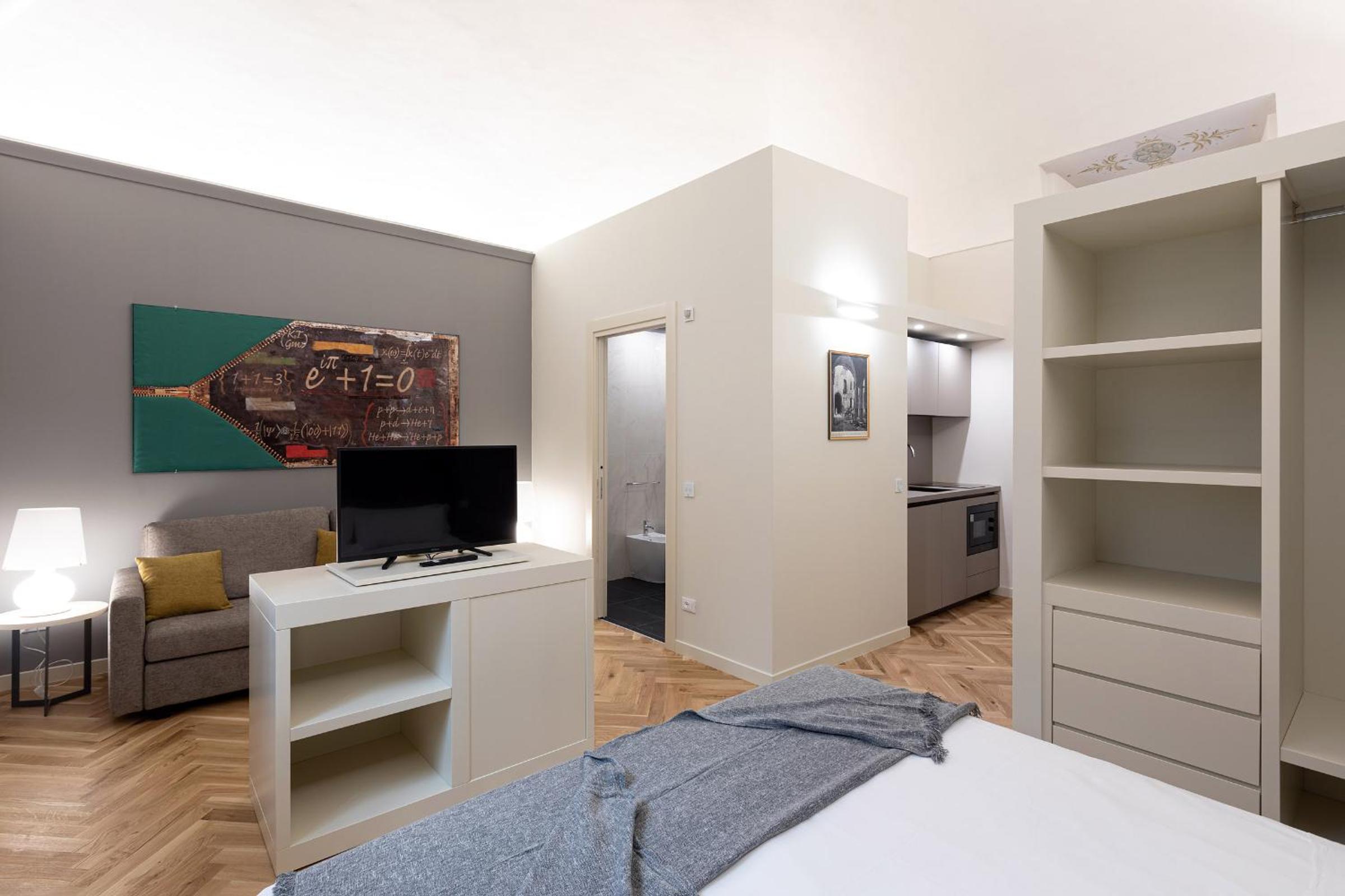 King Studio with Sofa Bed