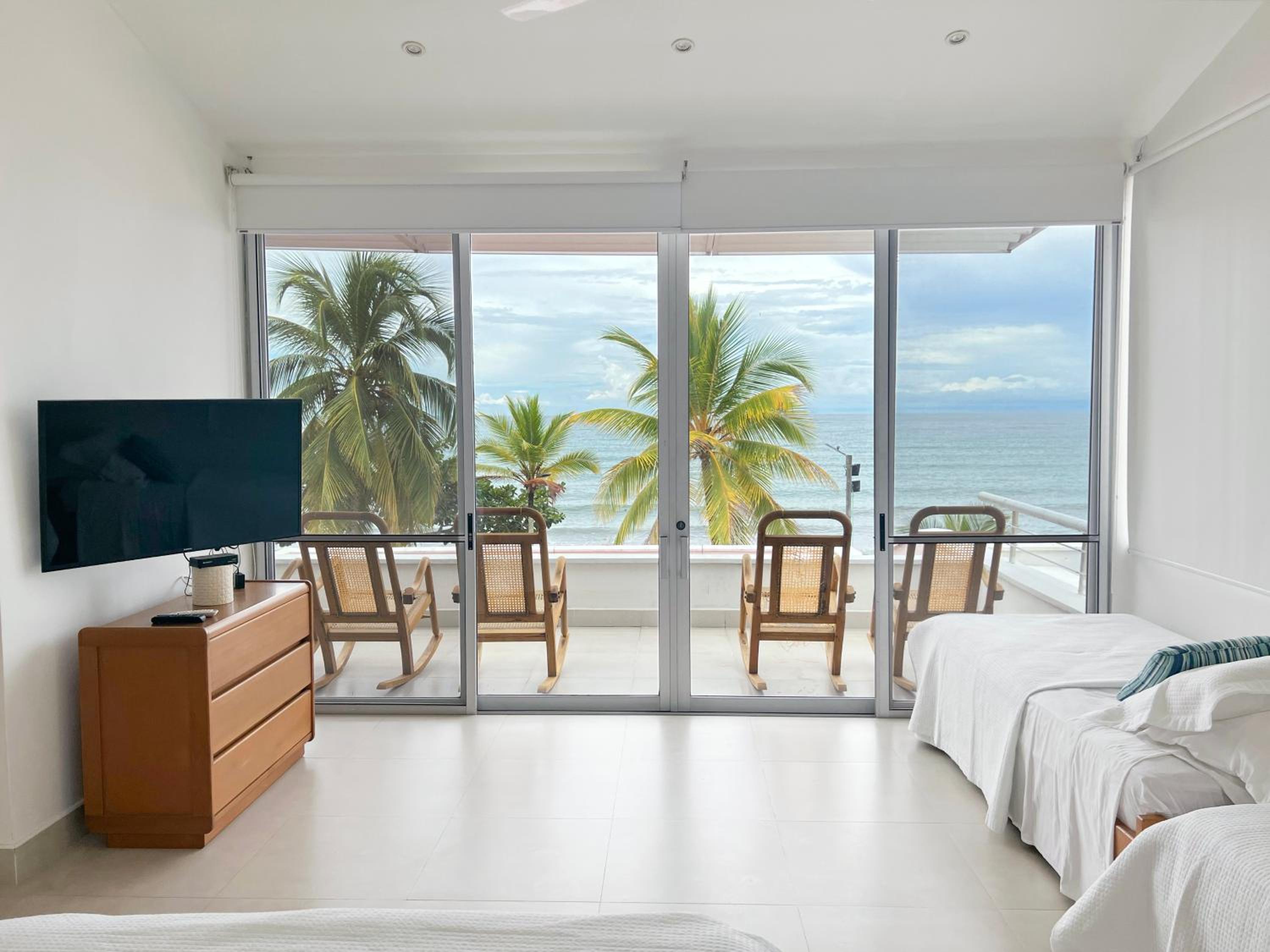 Quadruple Room with Private Bathroom photo 2