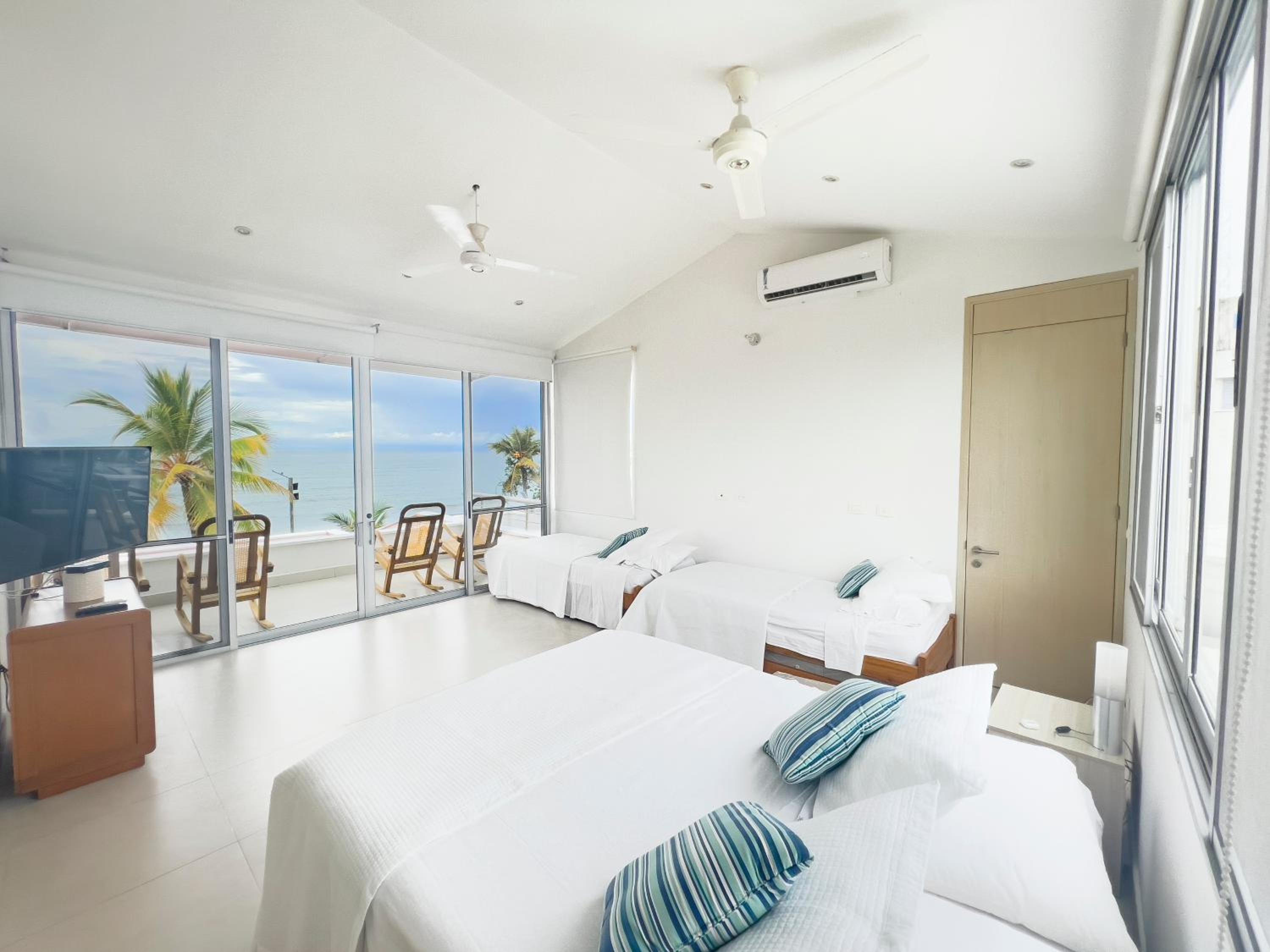 Quadruple Room with Private Bathroom photo 1