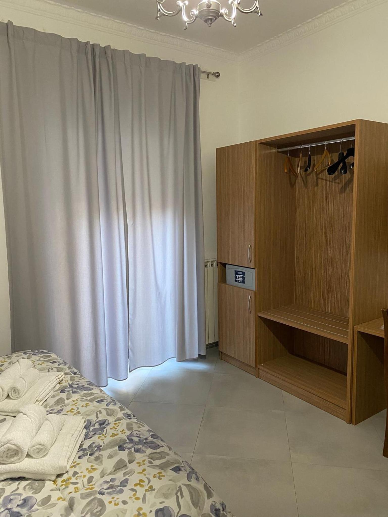 One-Bedroom House - Photo 2