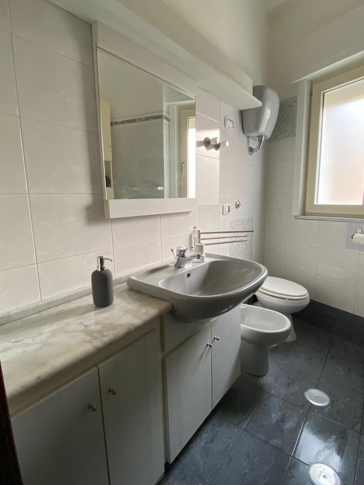 Large Double Room - Photo 25