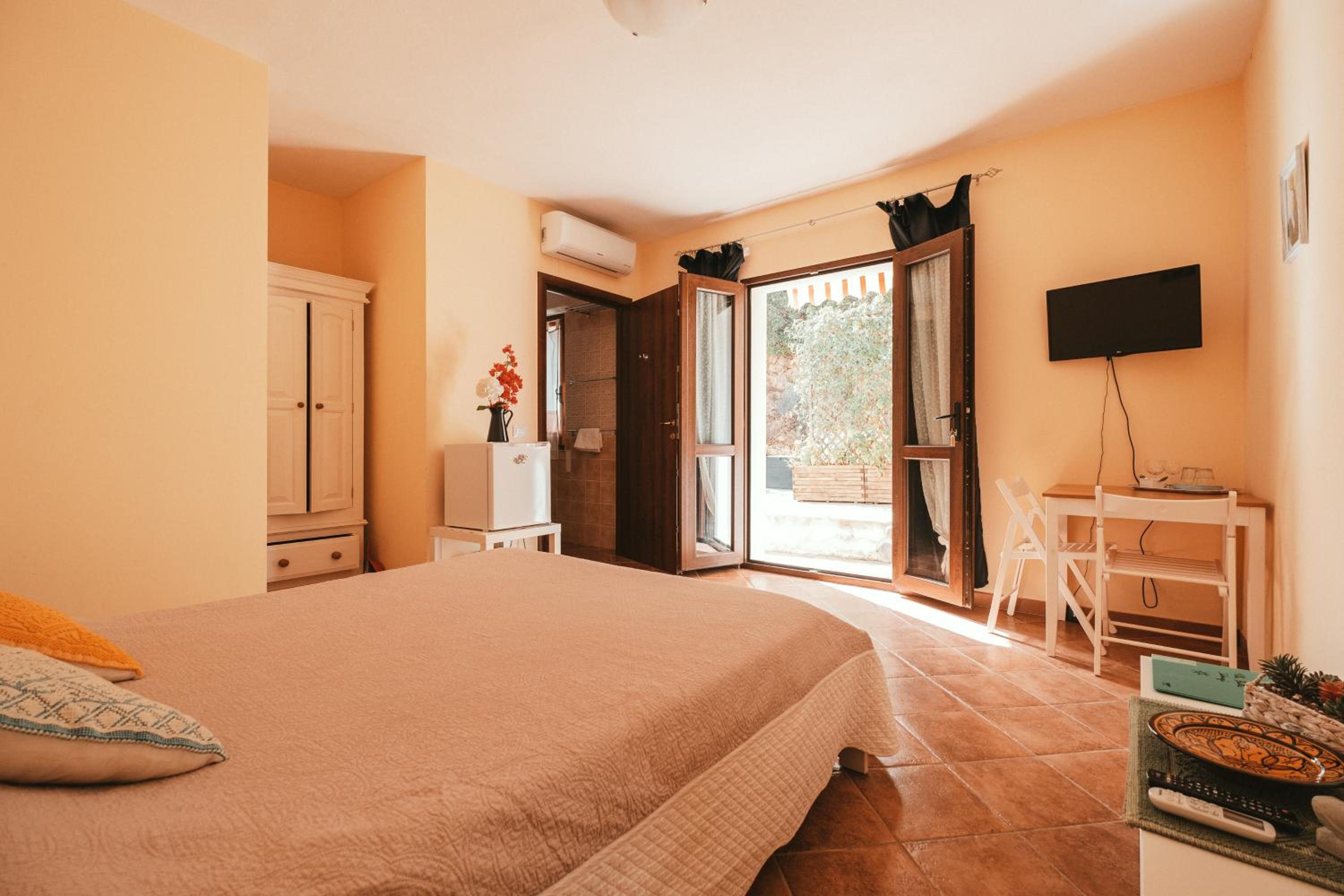 Double Room with Private Bathroom photo 1