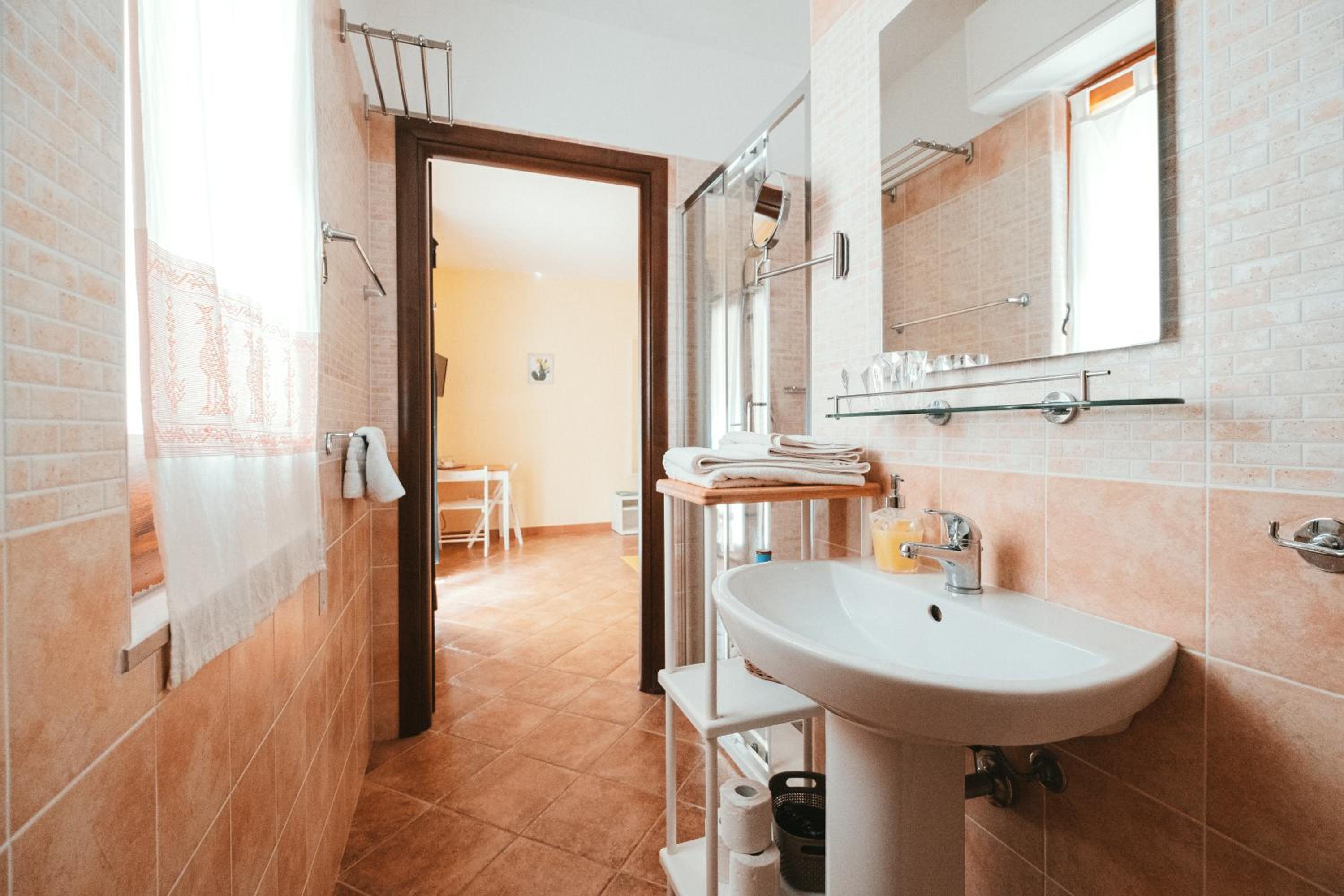 Double Room with Private Bathroom photo 2