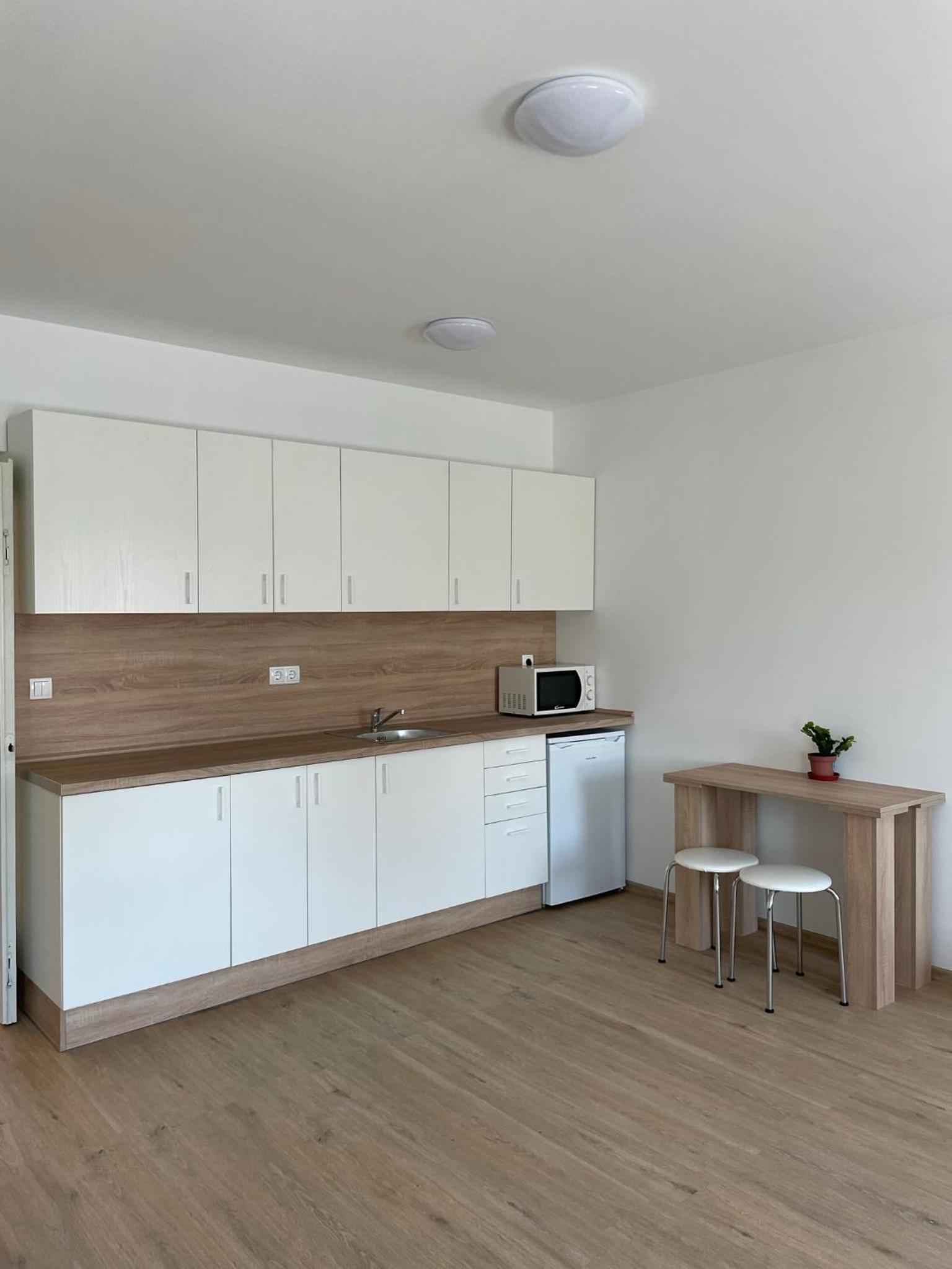 One-Bedroom Apartment - Photo 6