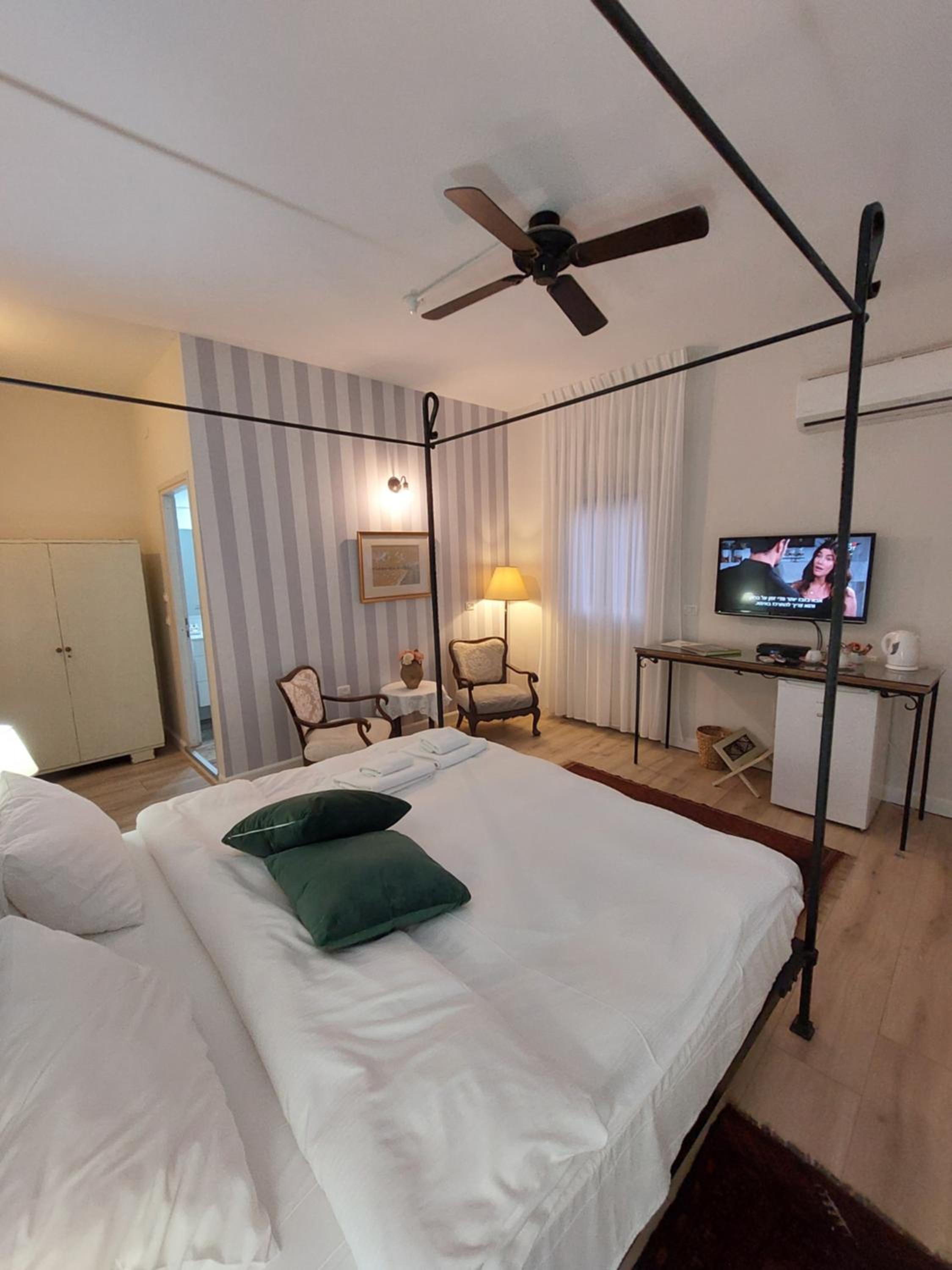 Deluxe Double Room photo 2