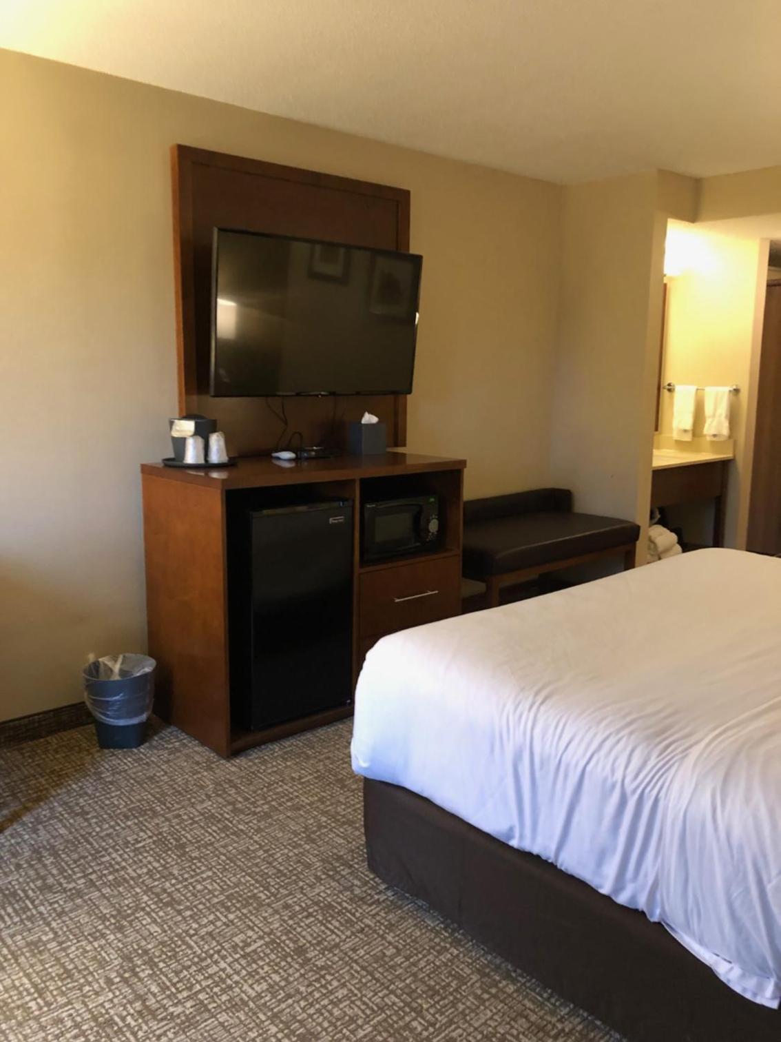 King Room - Non-Smoking - Photo 3