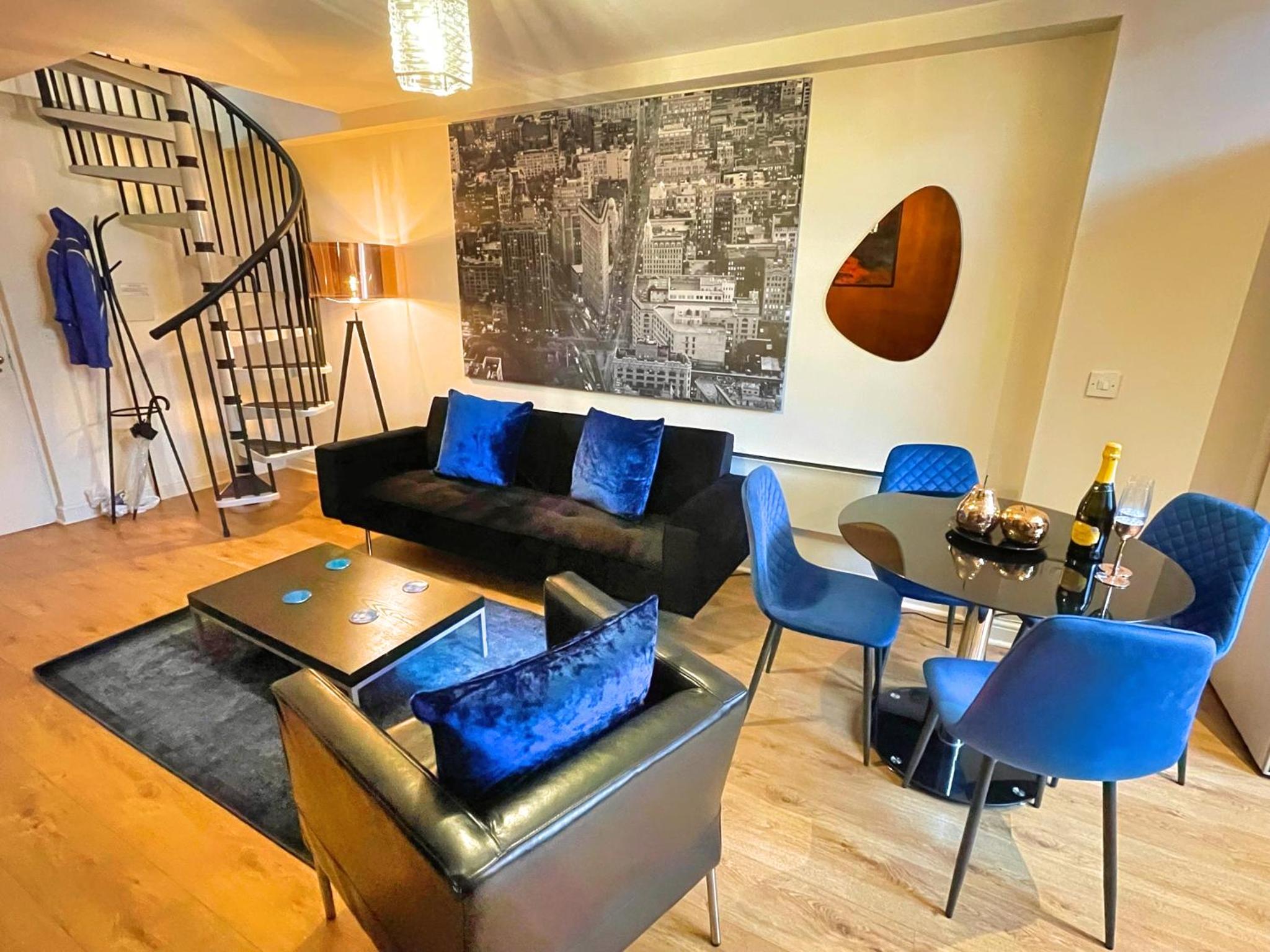One-Bedroom Apartment photo 1