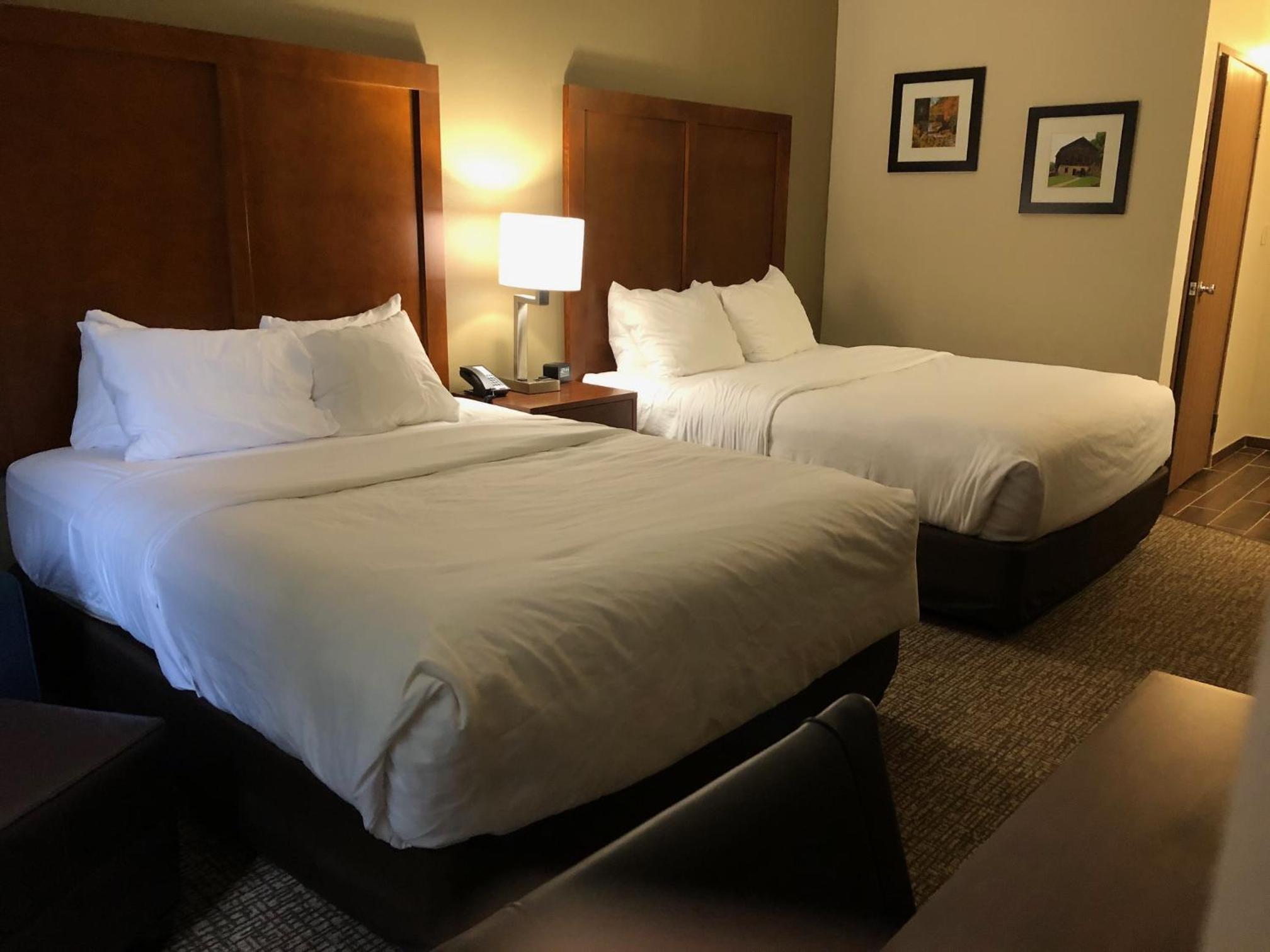 Queen Room with Two Queen Beds - Non-Smoking - Photo 1