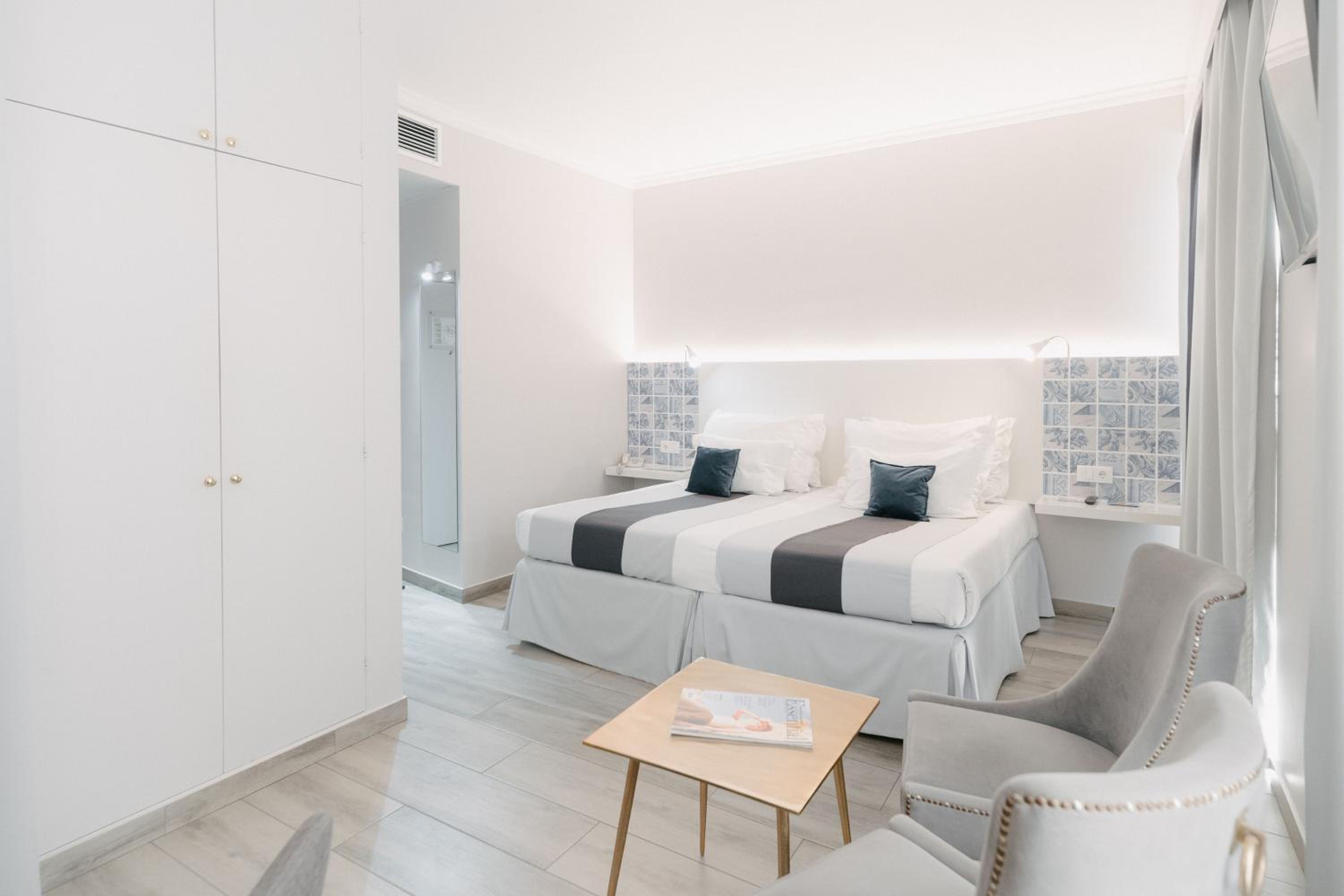 Deluxe Room - Photo 3