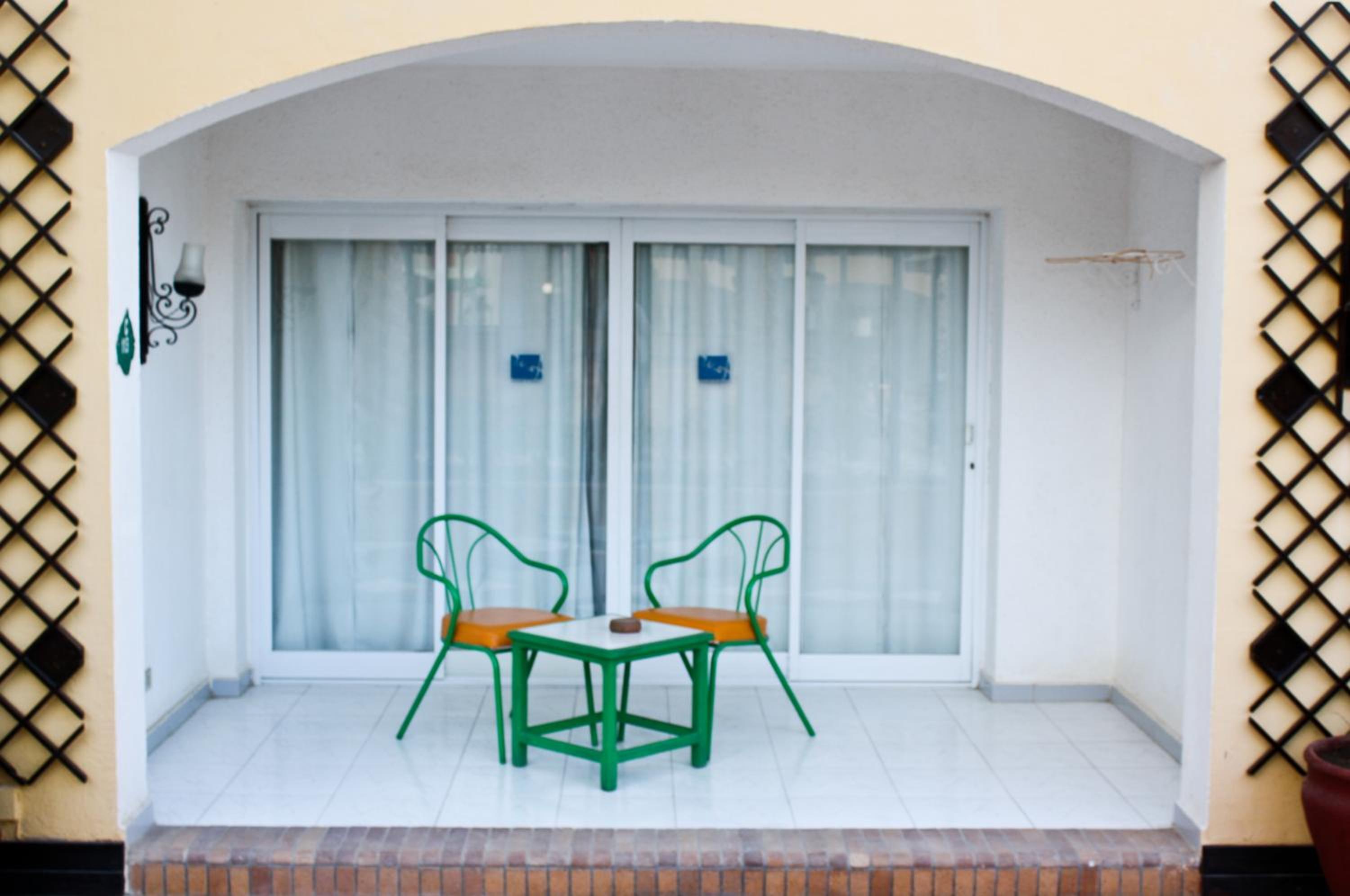 Standard Double Room with Pool View - Photo 4