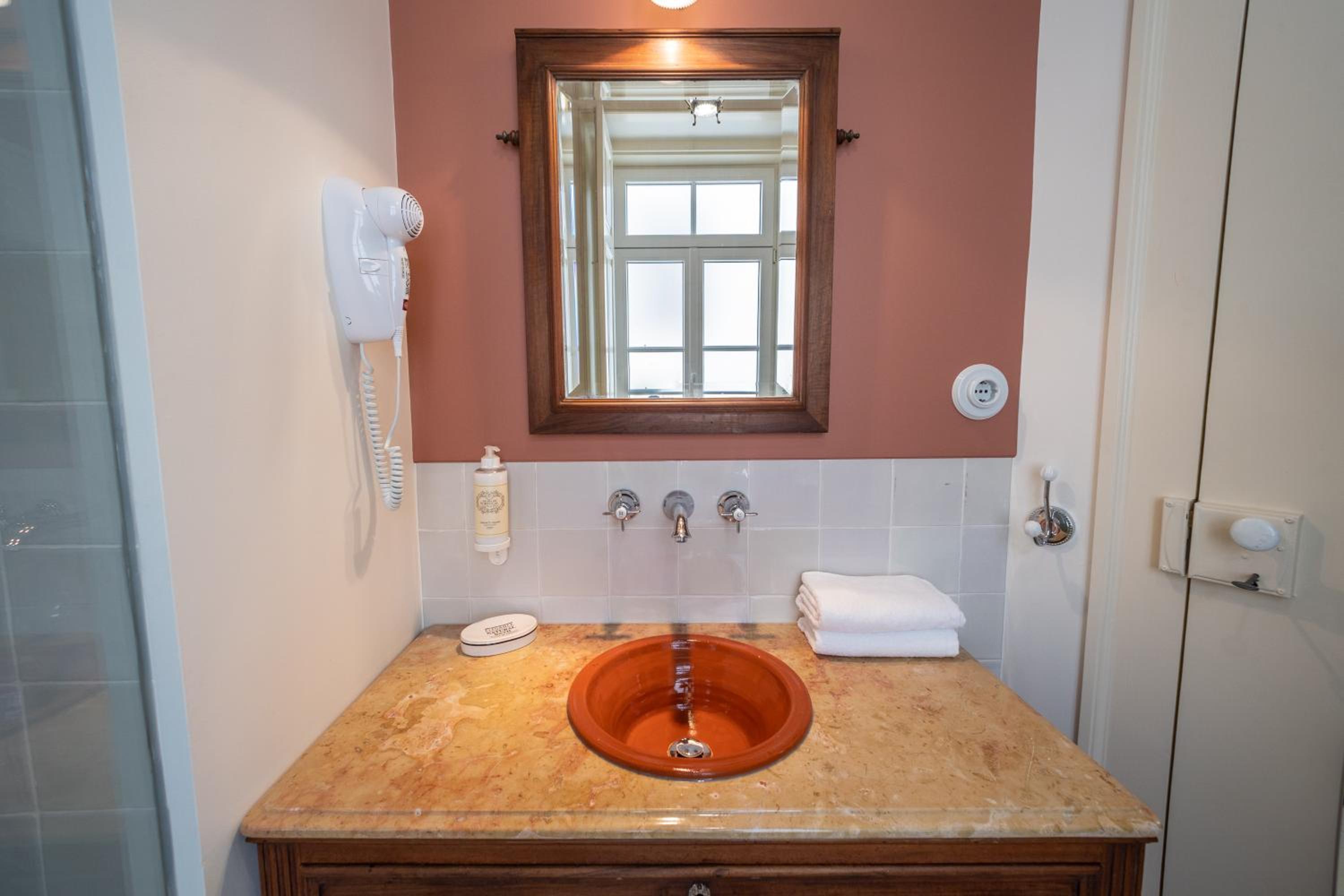 Standard Suite - Photo 5
