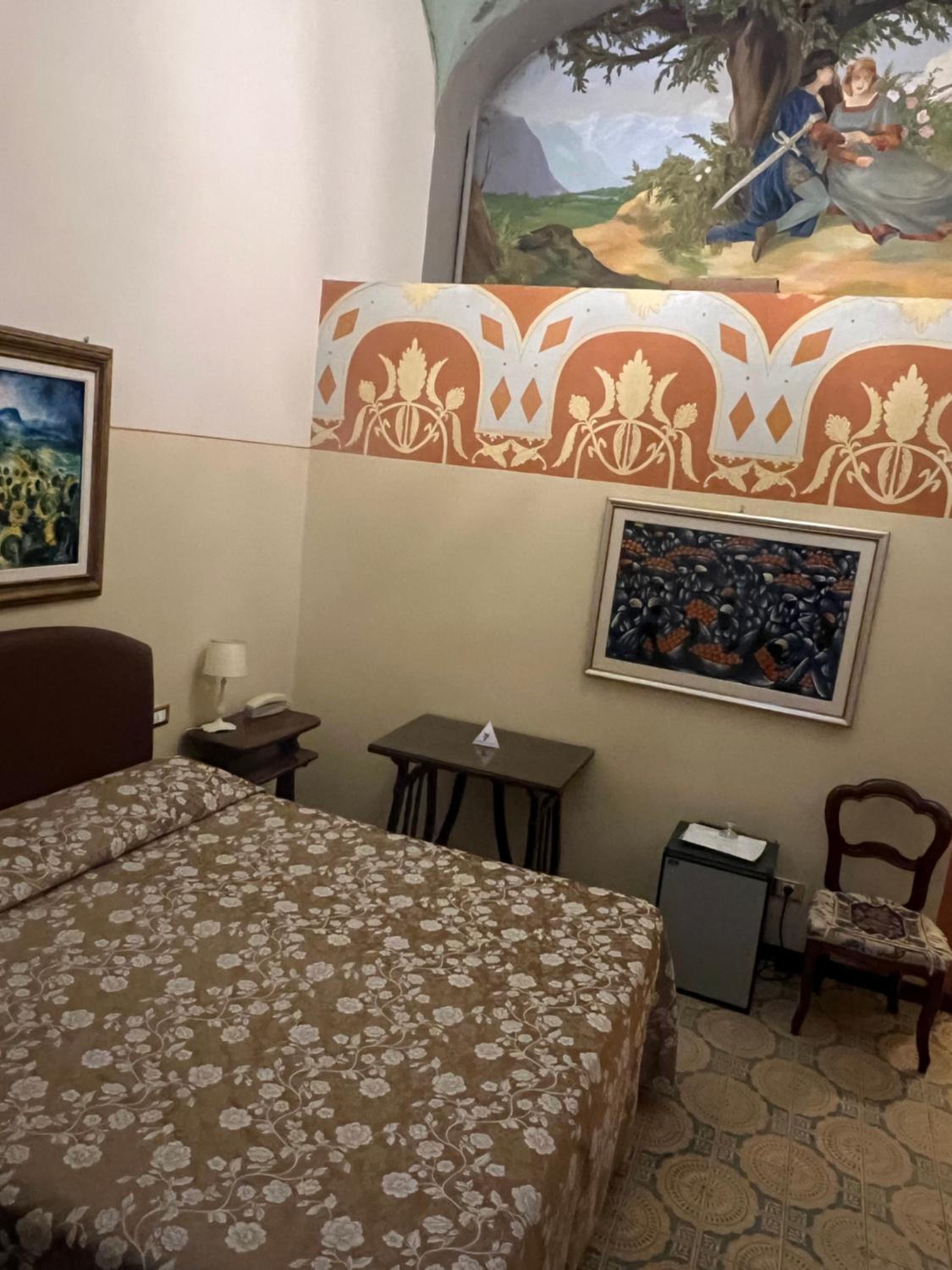 Classic Double Room thumbnail 5