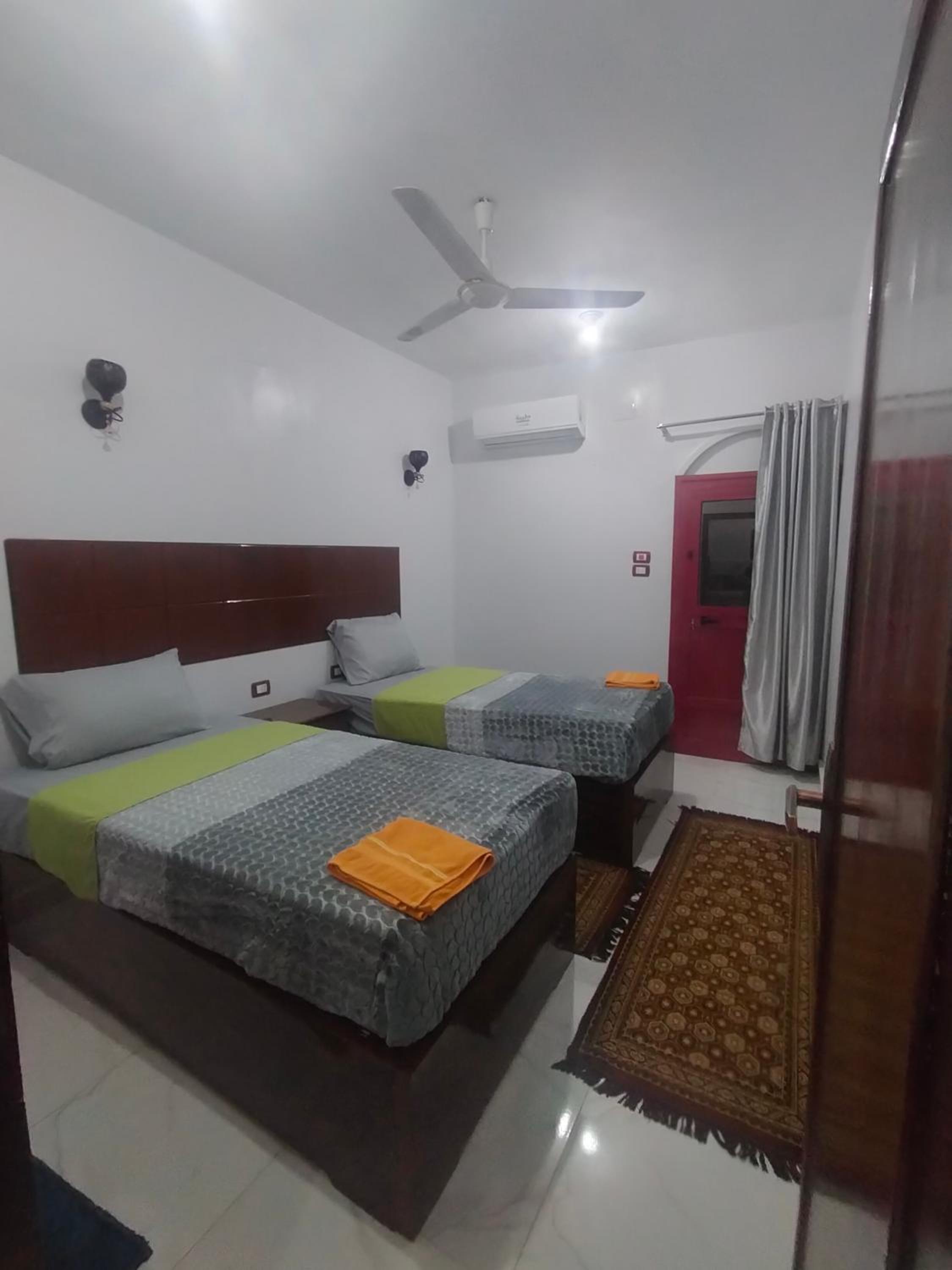 Budget Double Room - Photo 5