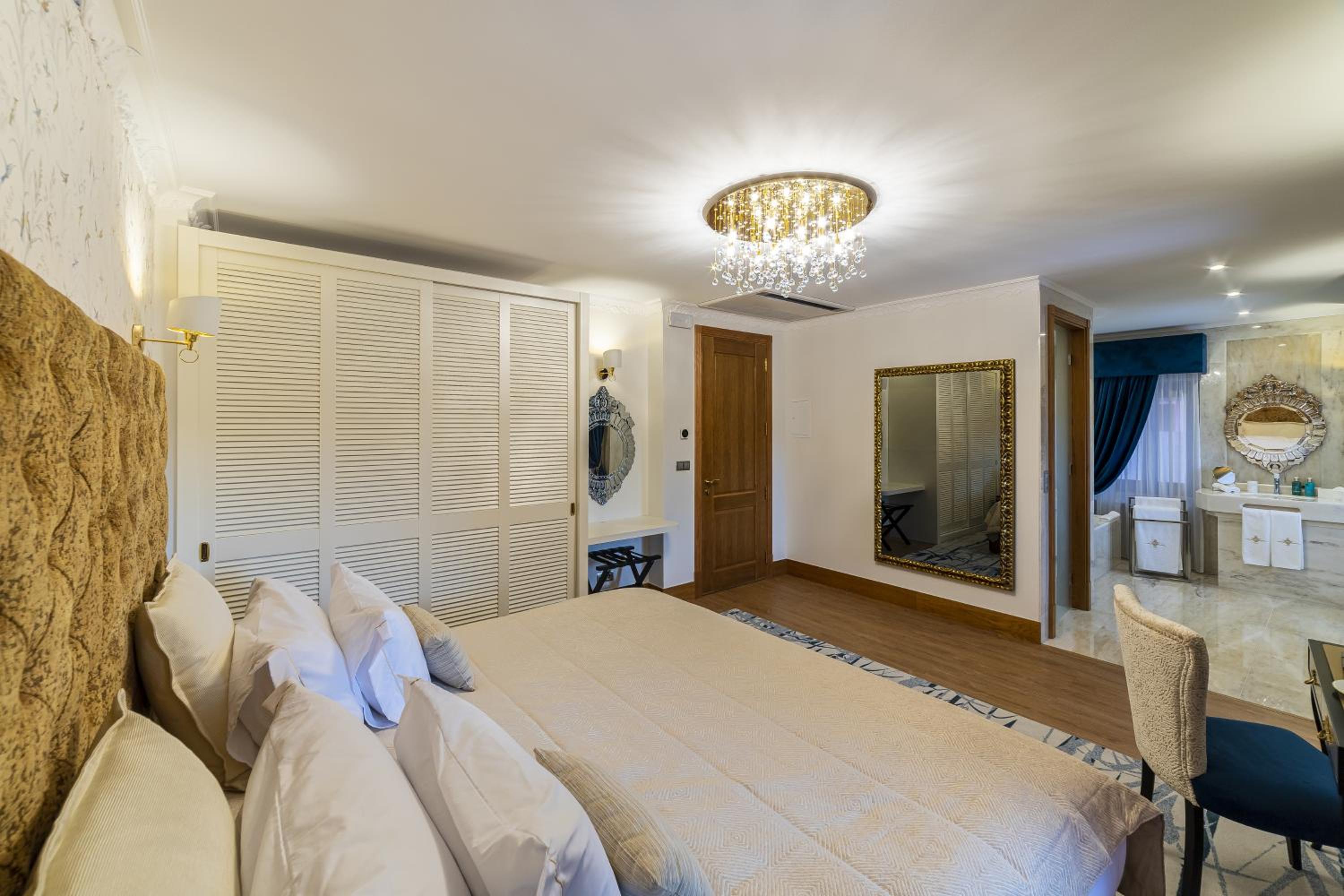 Deluxe Room with Valley View - Photo 4