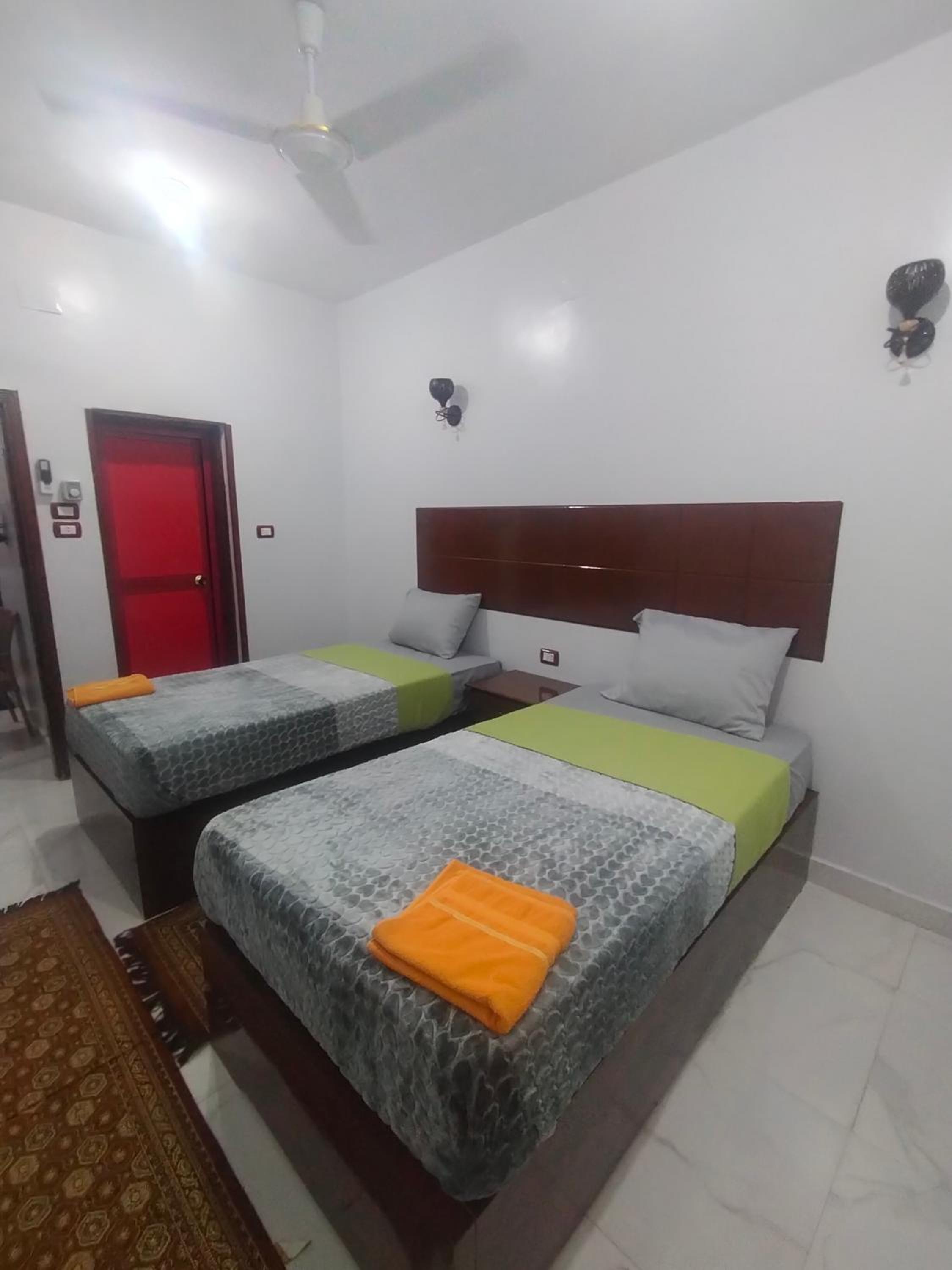 Budget Double Room - Photo 8
