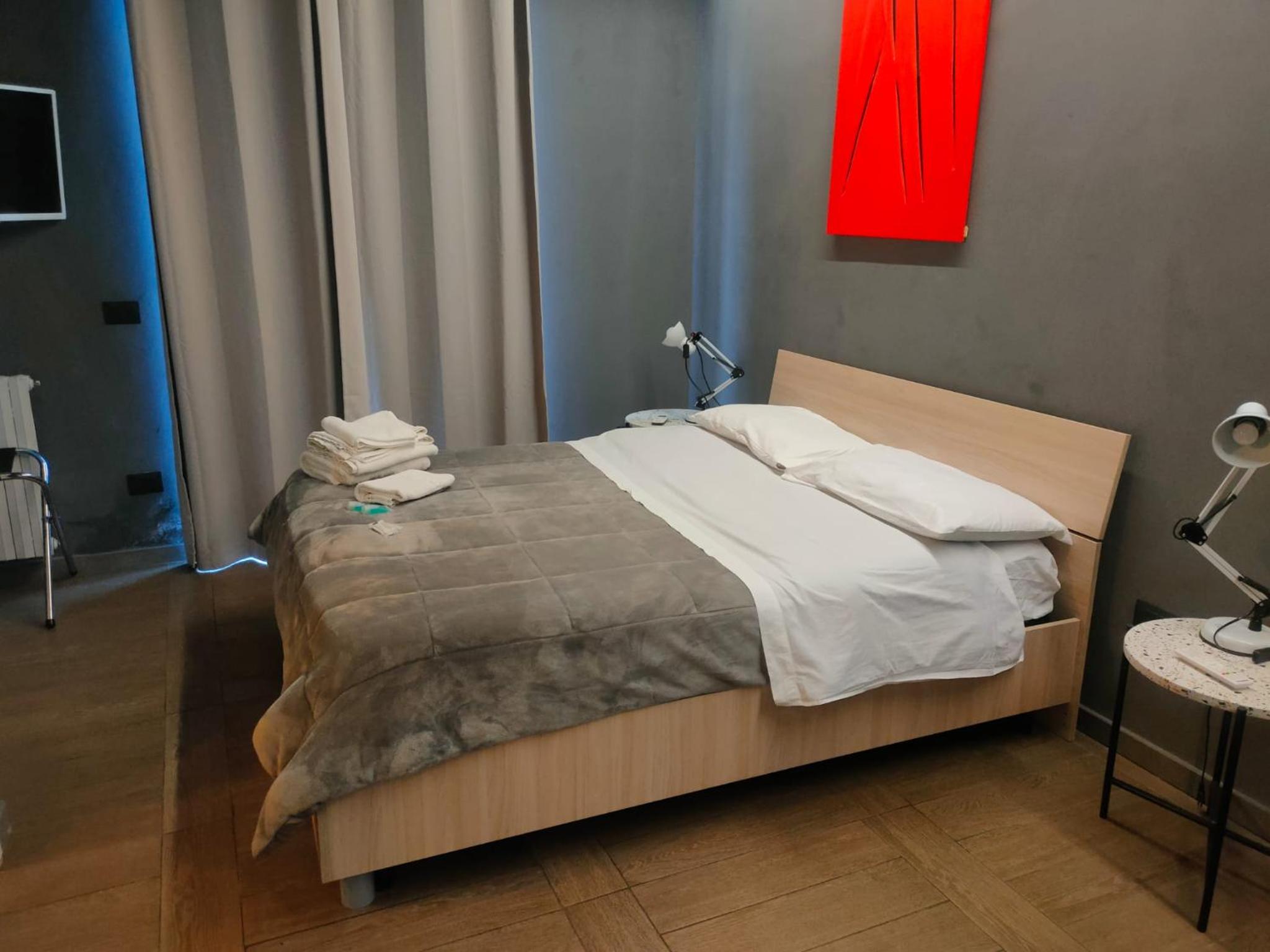 King Room with Balcony - Photo 5