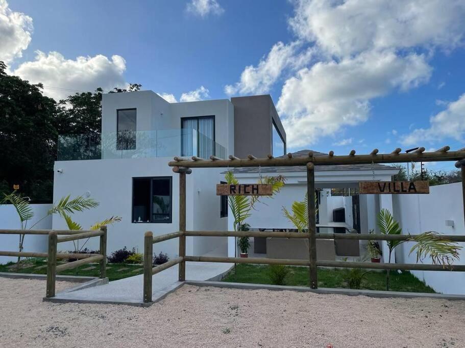 Three-Bedroom Villa photo 1