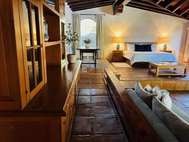 Deluxe Suite - Photo 1